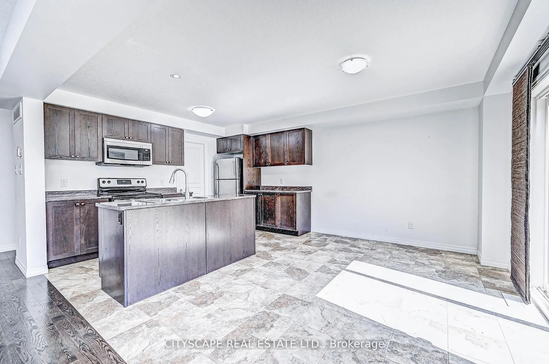 6 Castlebay Street