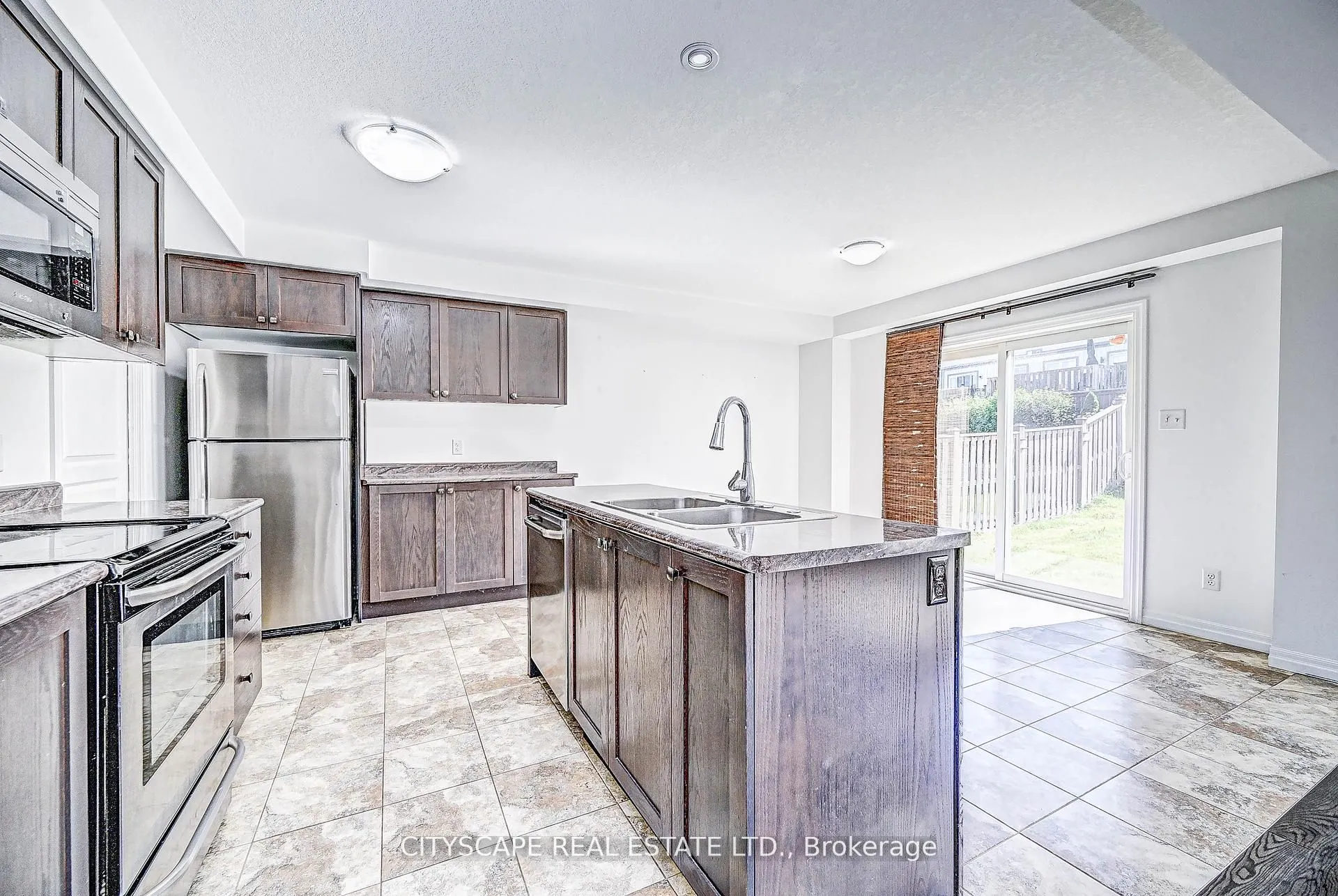 6 Castlebay Street