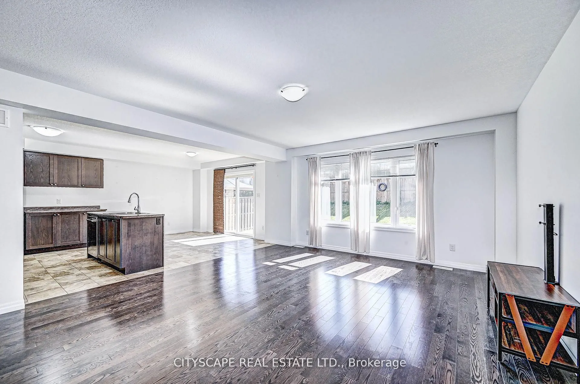 6 Castlebay Street