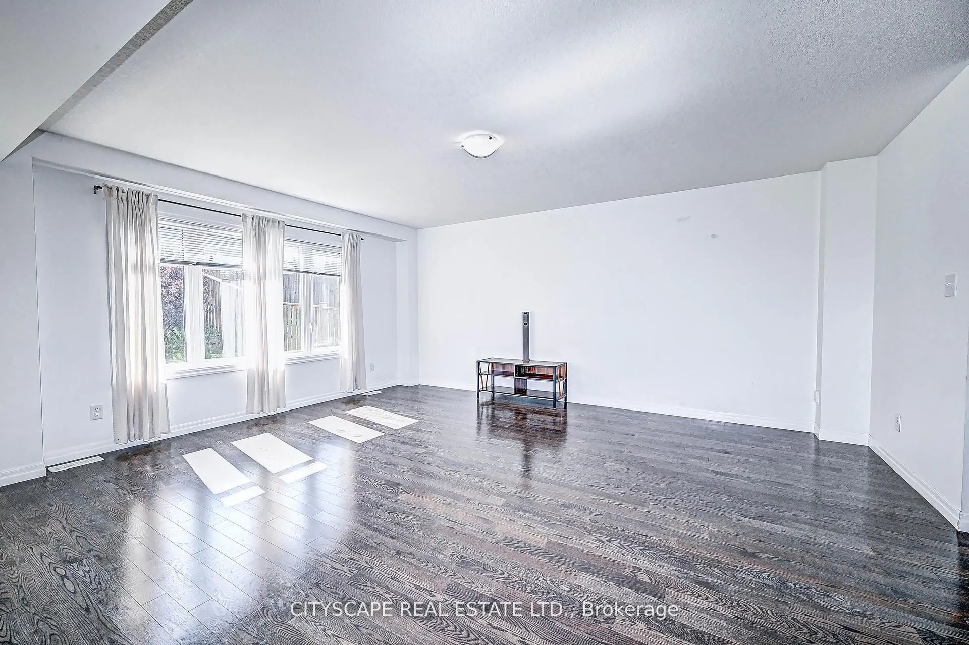 6 Castlebay Street