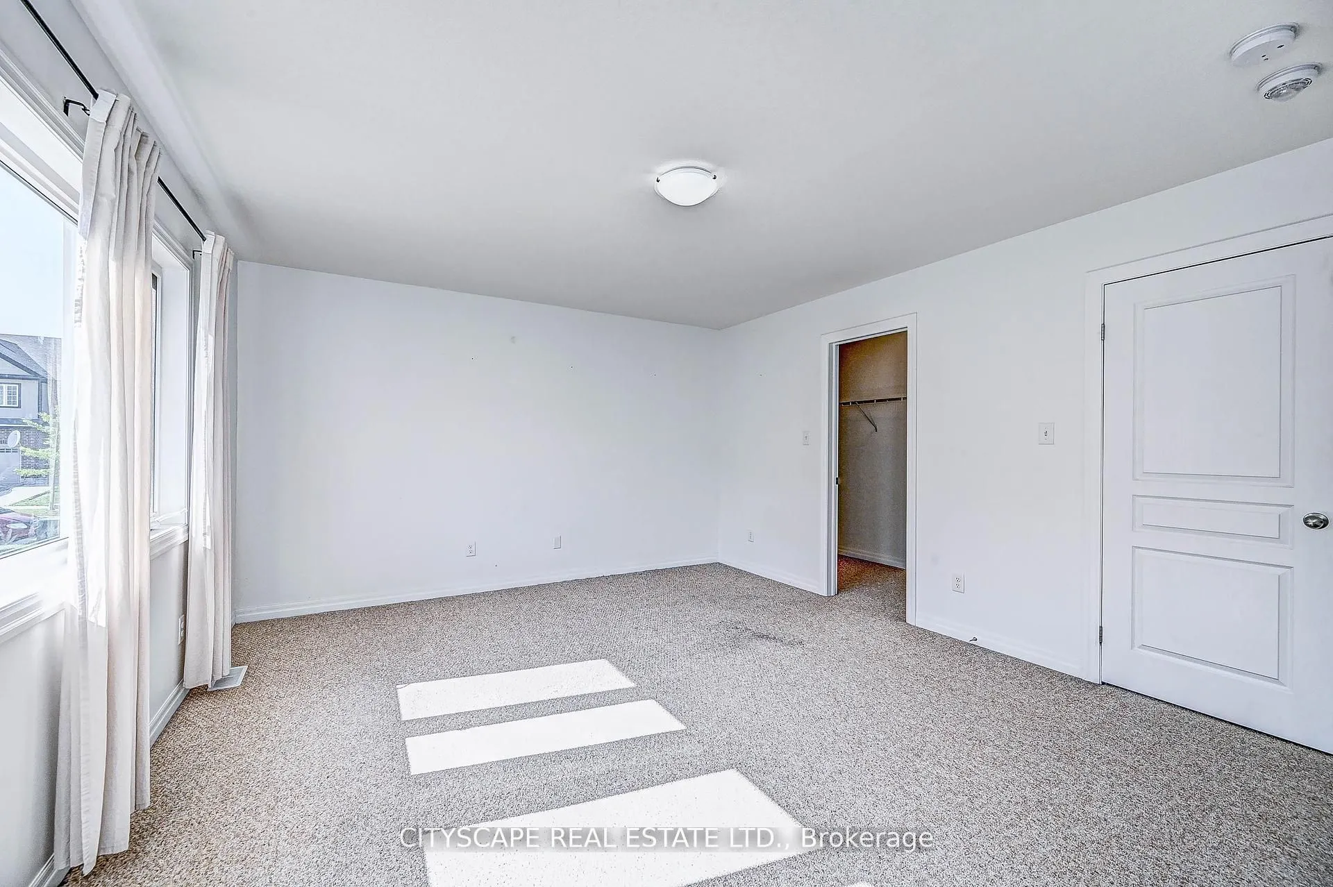 6 Castlebay Street