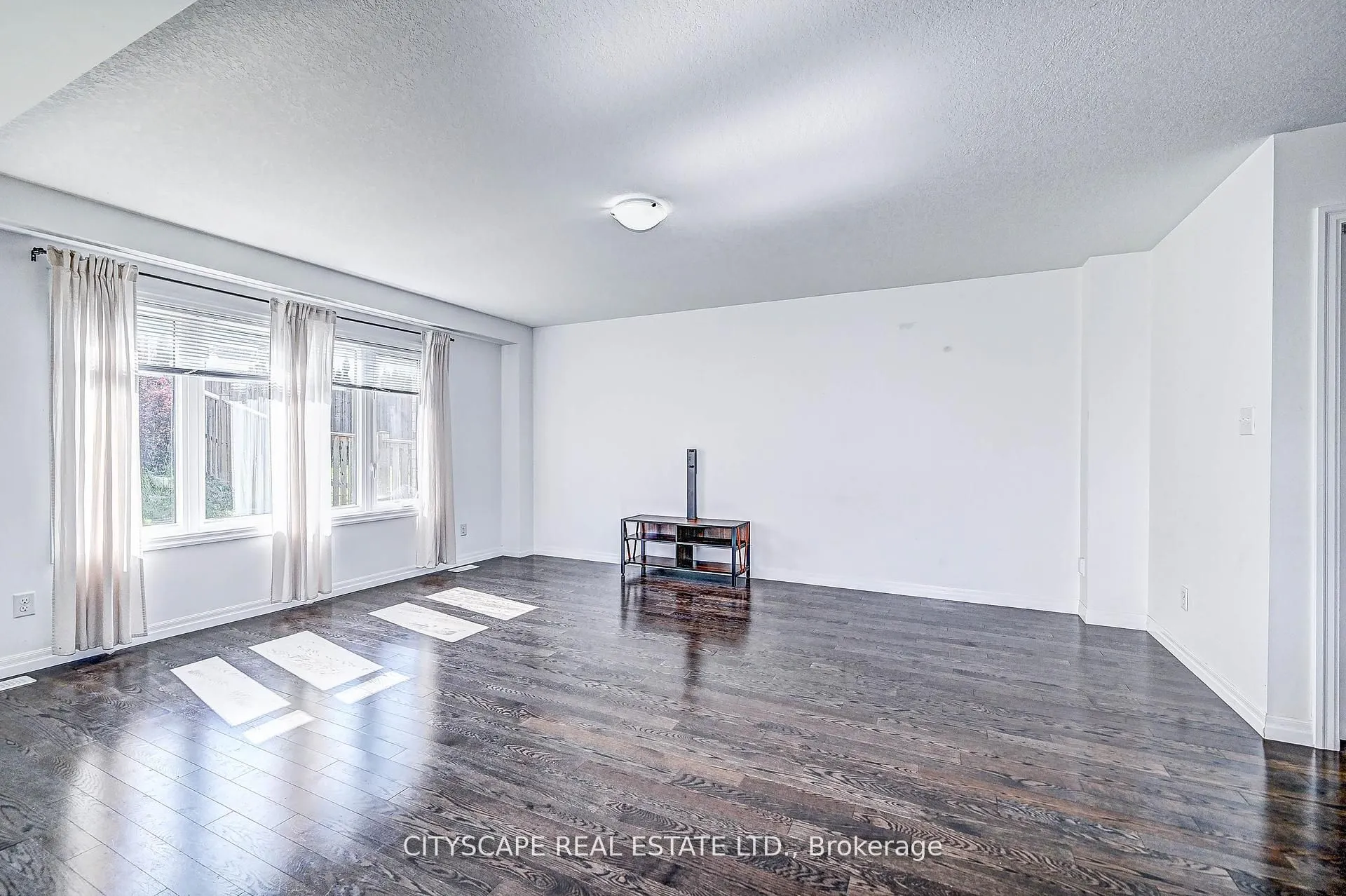6 Castlebay Street