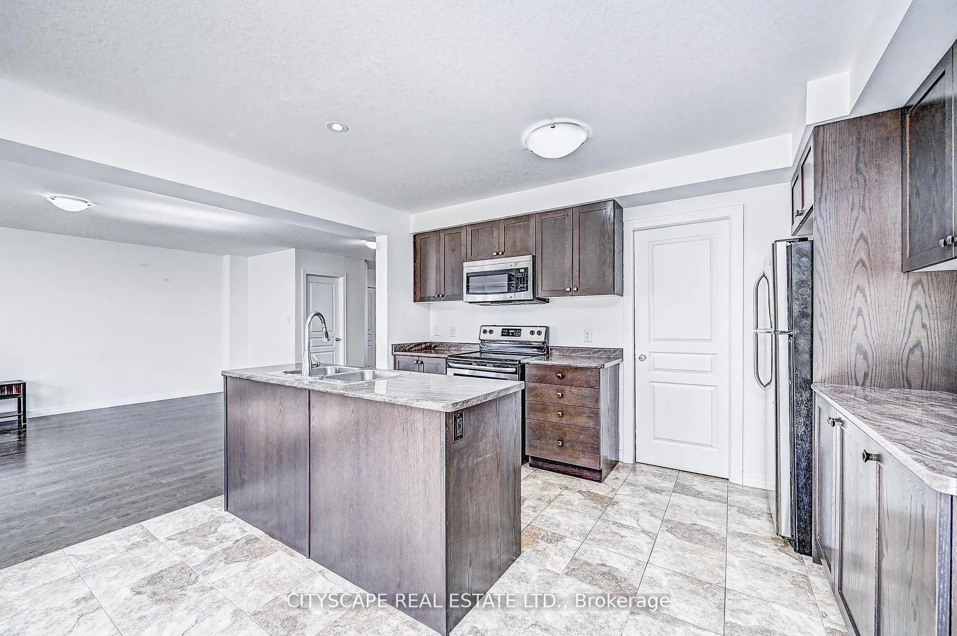 6 Castlebay Street