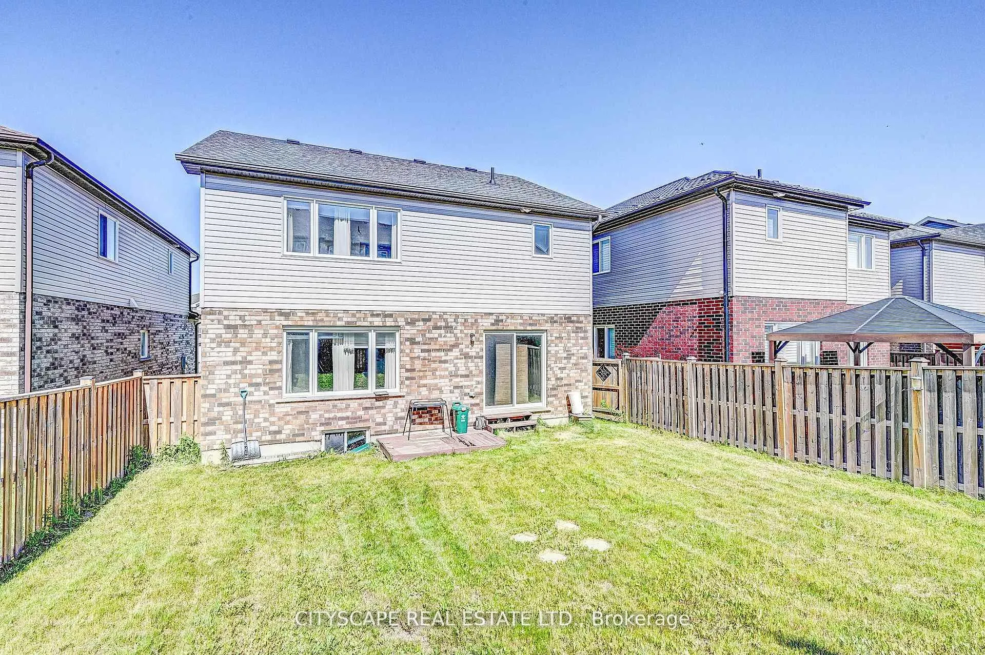 6 Castlebay Street