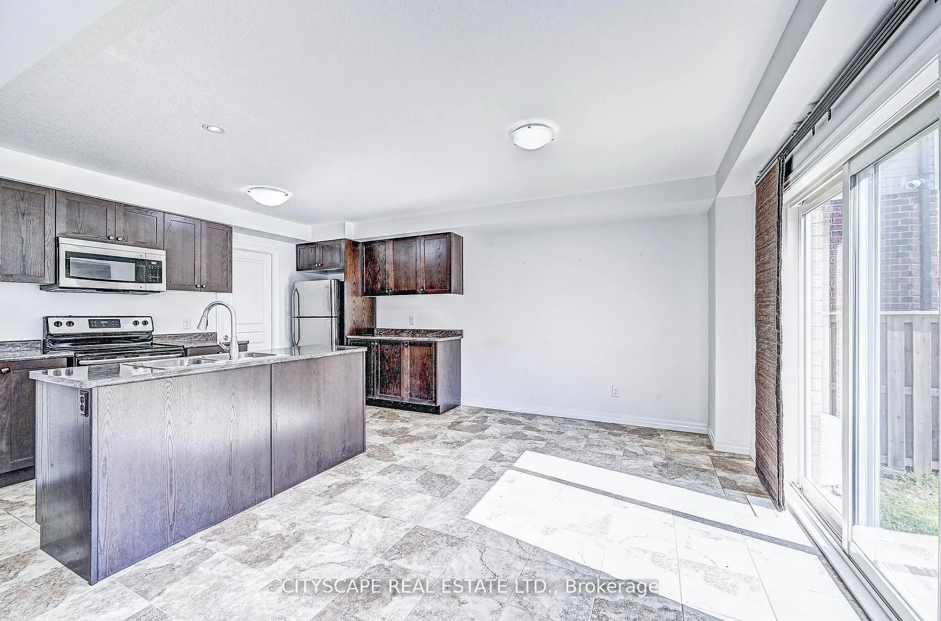 6 Castlebay Street