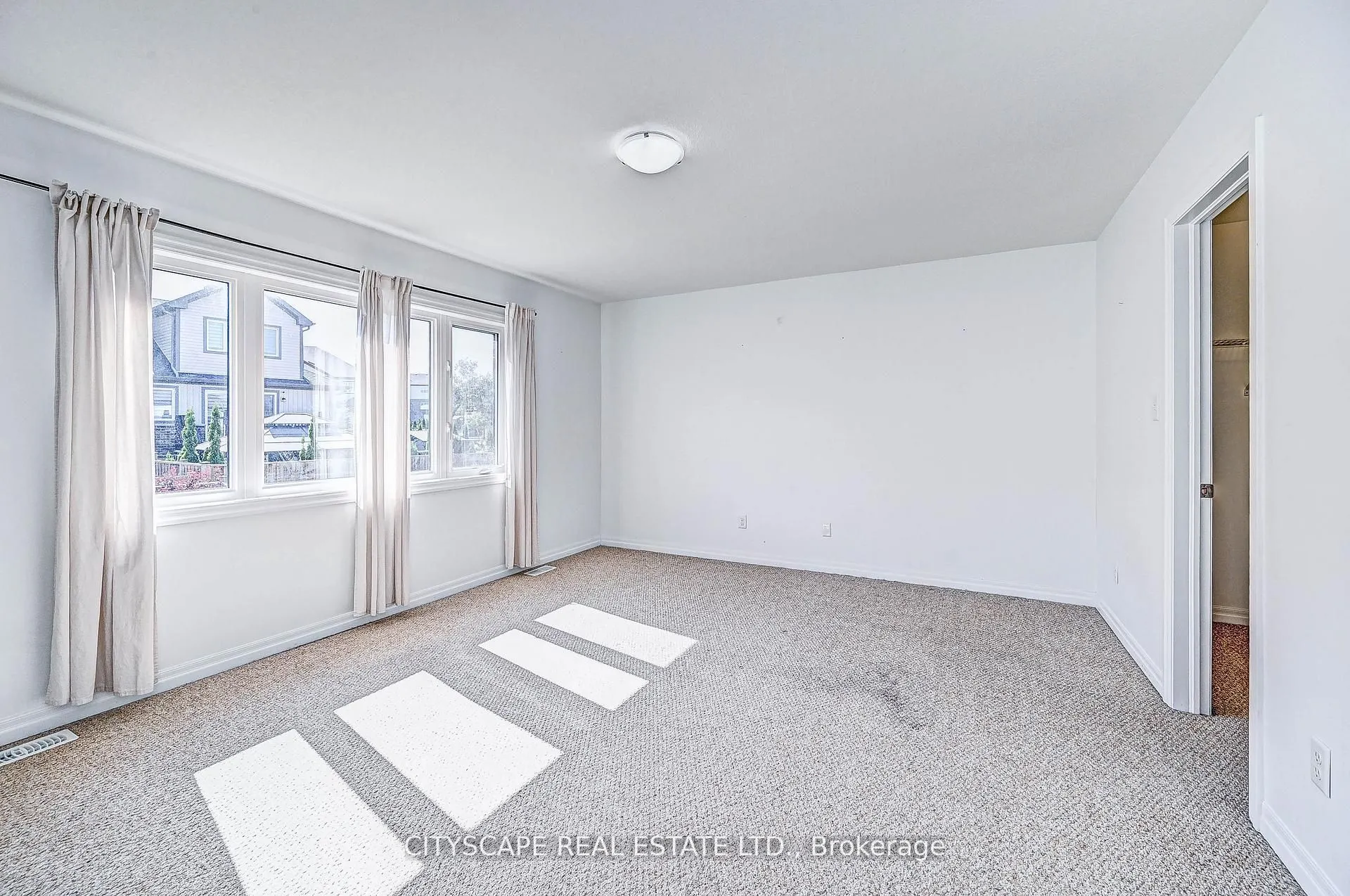 6 Castlebay Street
