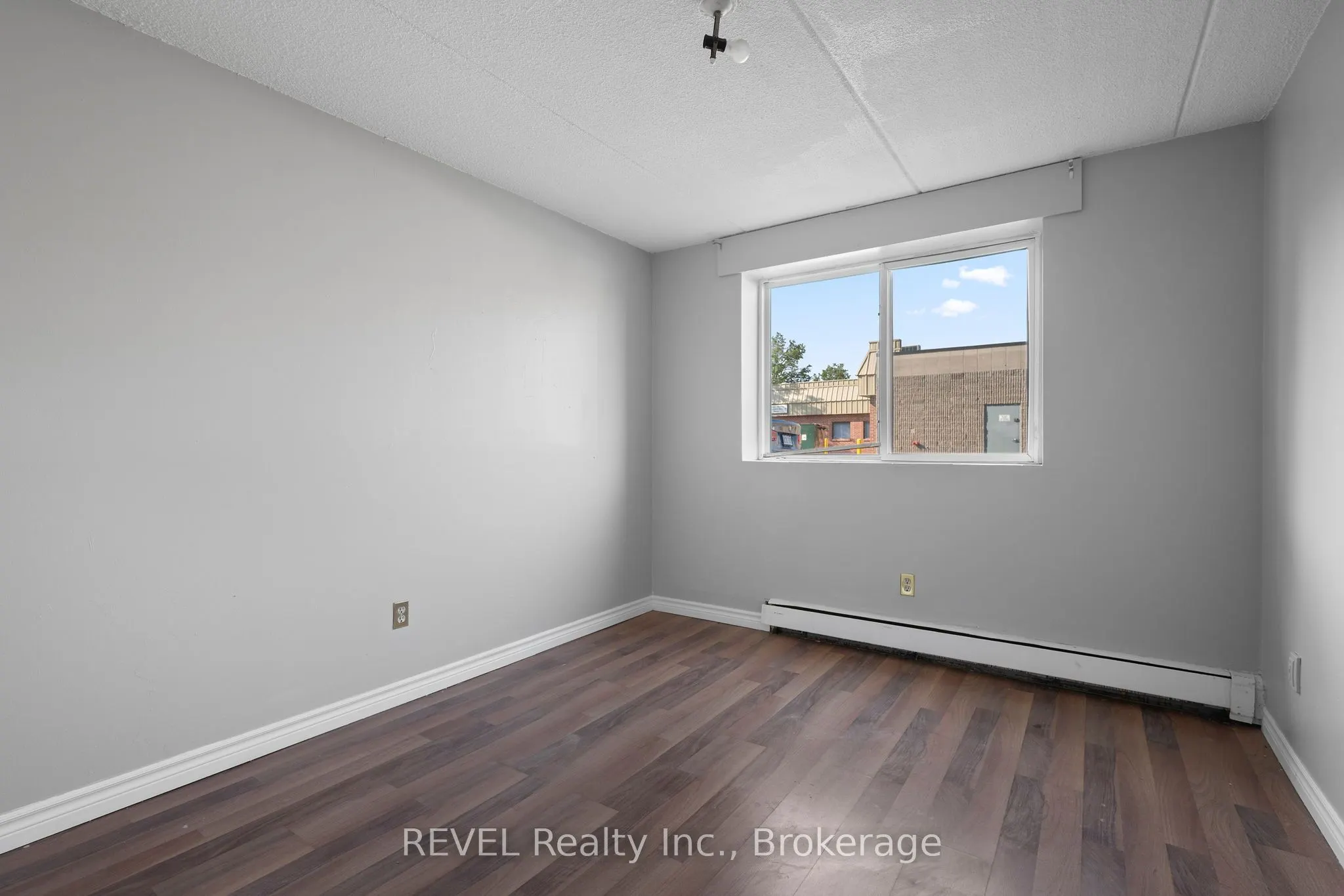 19 Manchester Avenue, #102