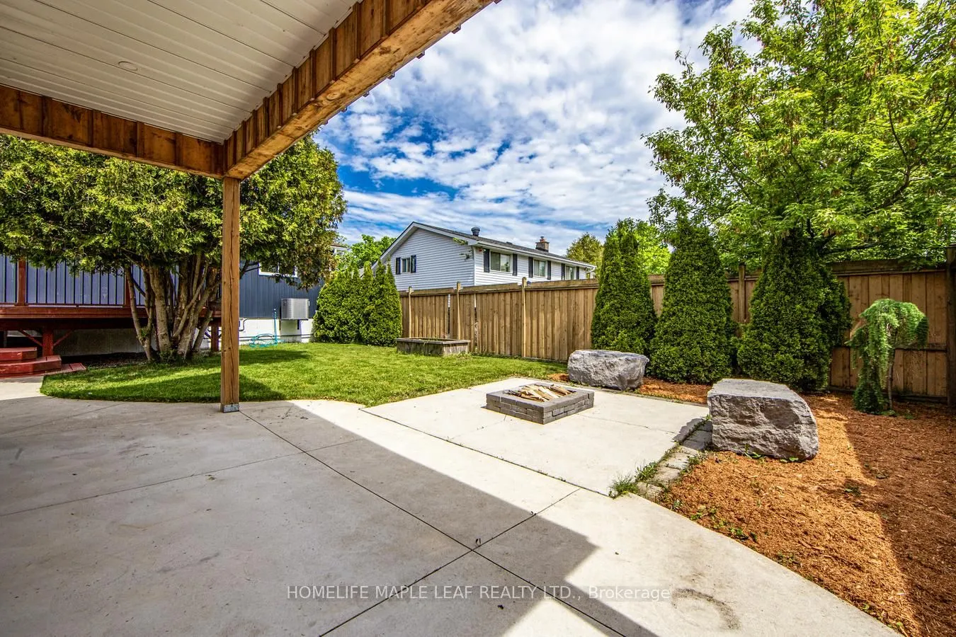 689 Macyoung Drive W