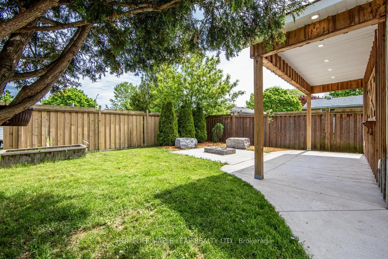 689 Macyoung Drive W