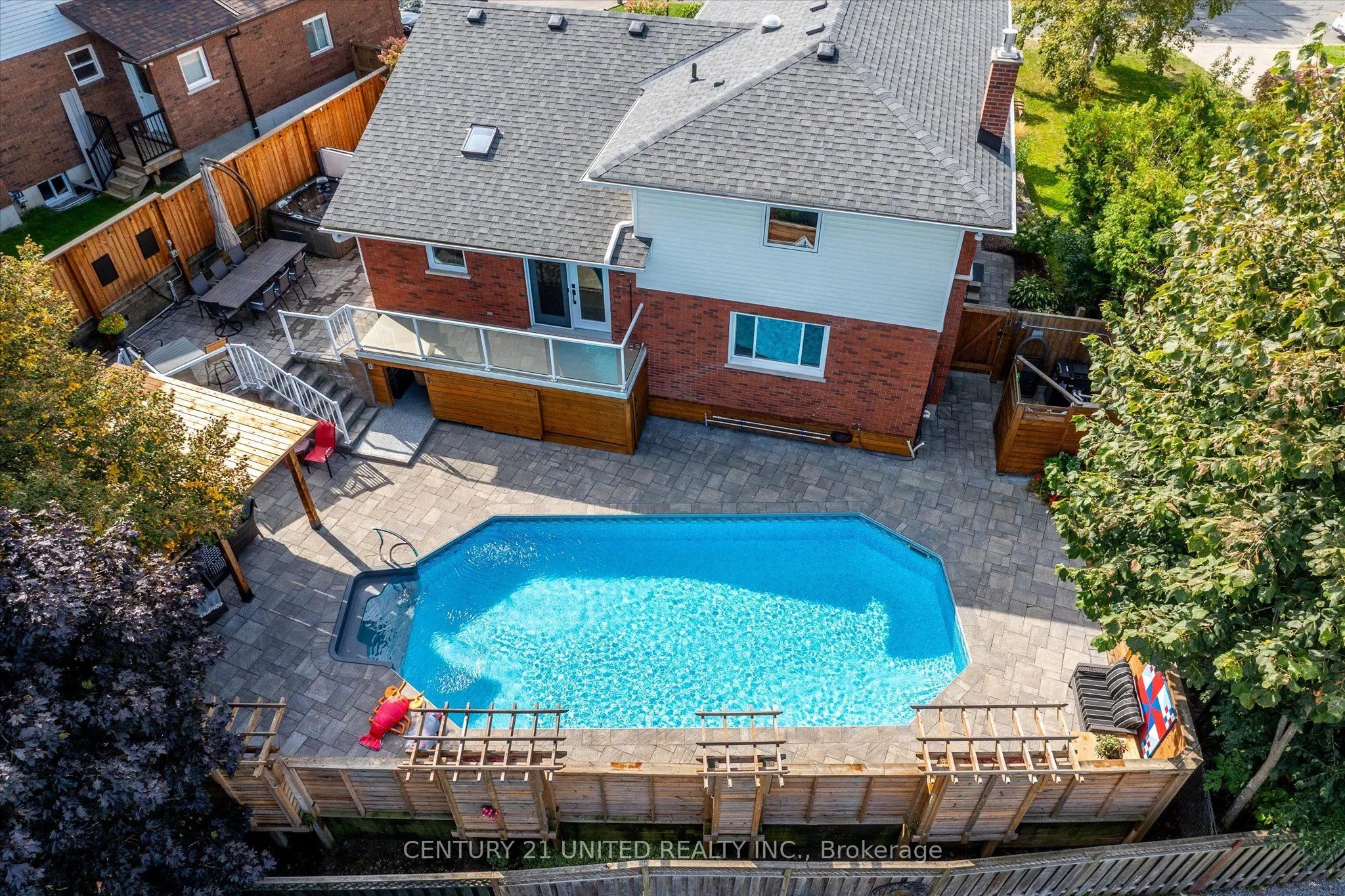 114 Oakwood Crescent