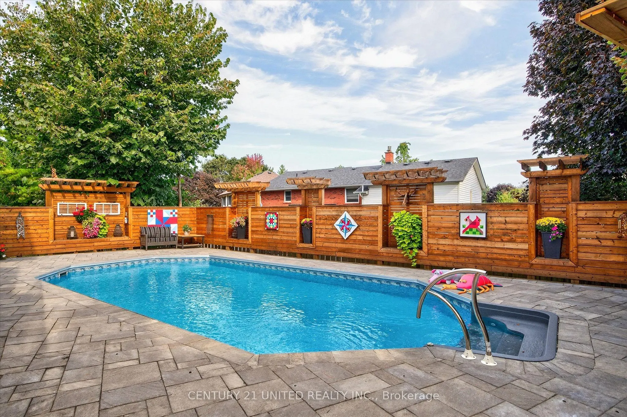 114 Oakwood Crescent