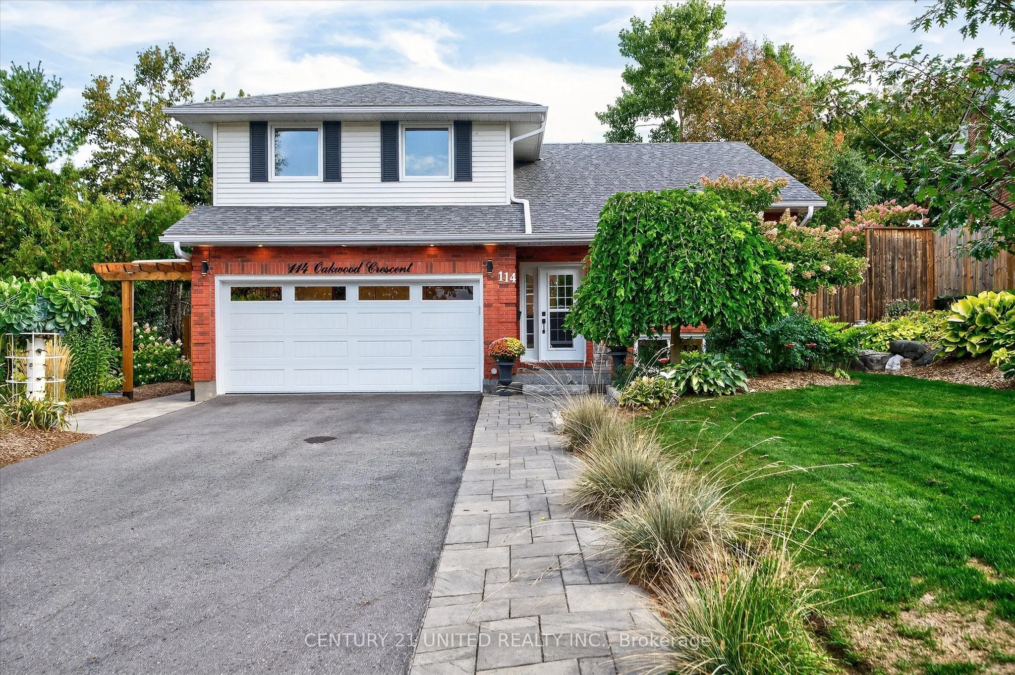 114 Oakwood Crescent