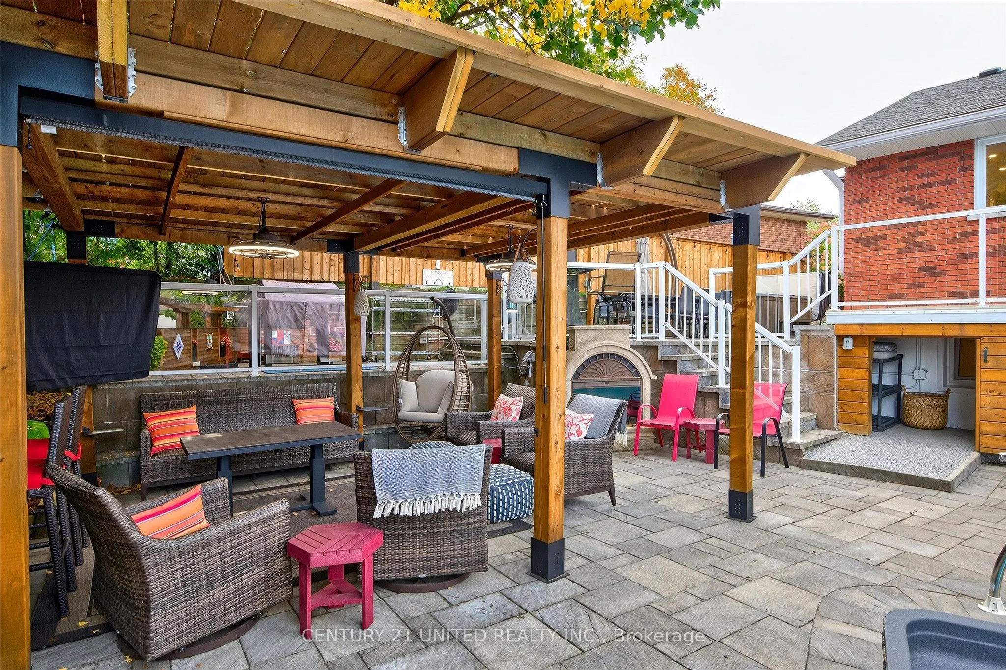 114 Oakwood Crescent
