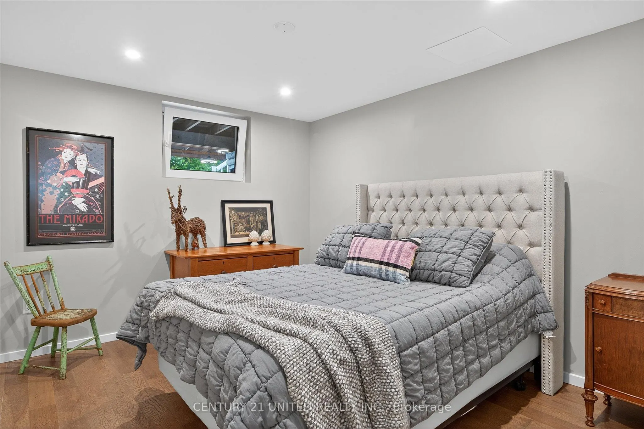 114 Oakwood Crescent