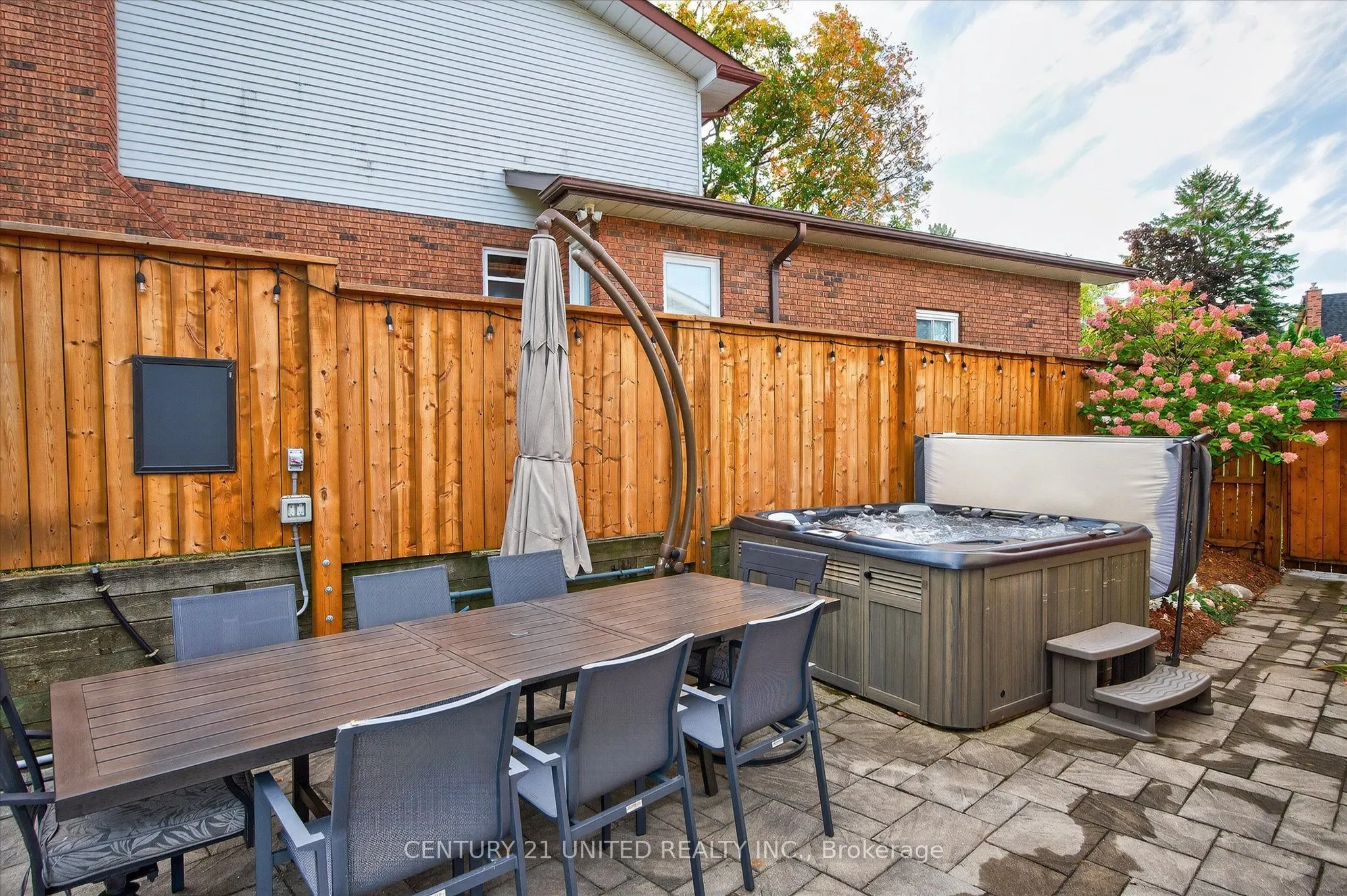114 Oakwood Crescent
