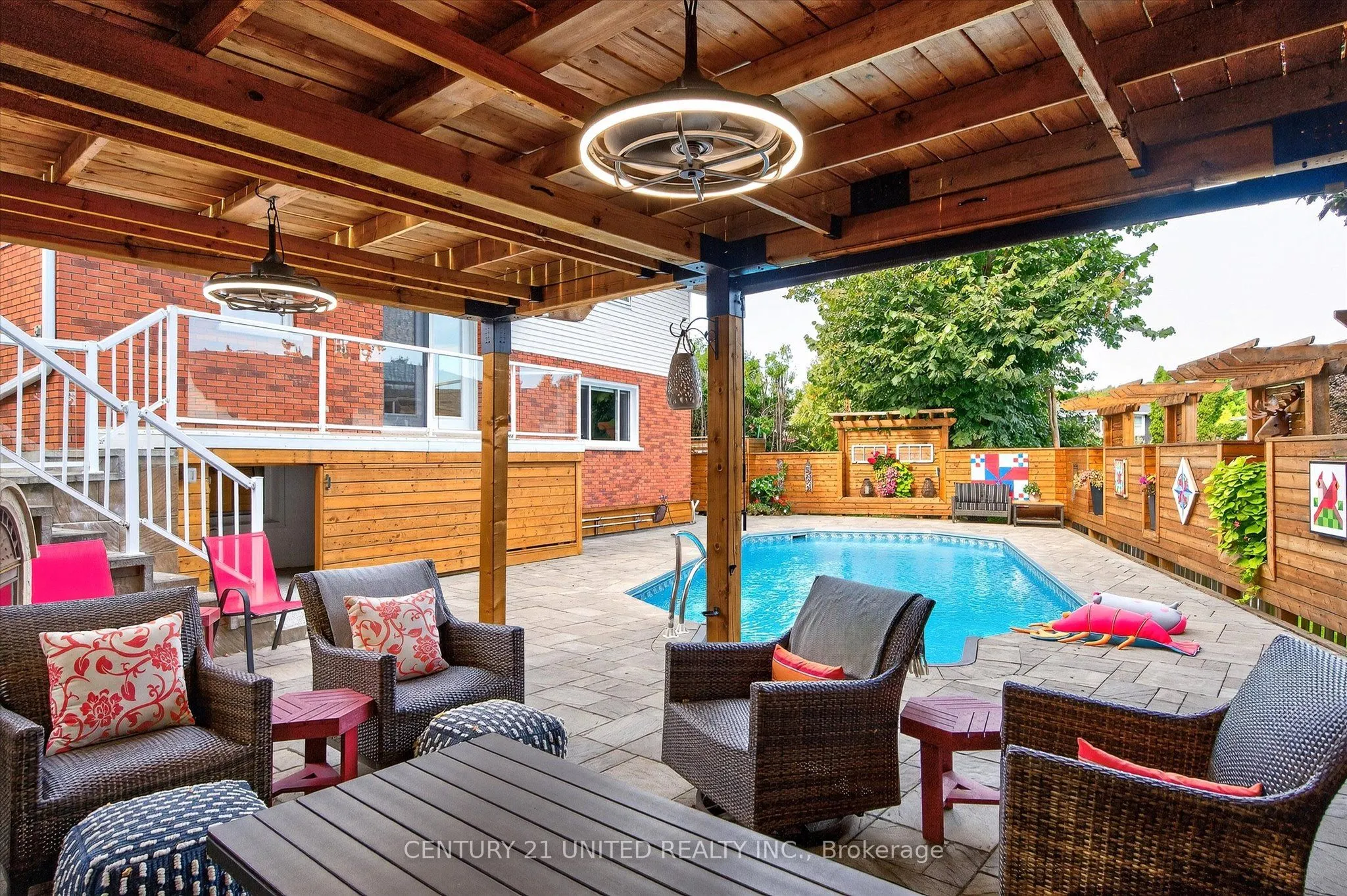 114 Oakwood Crescent