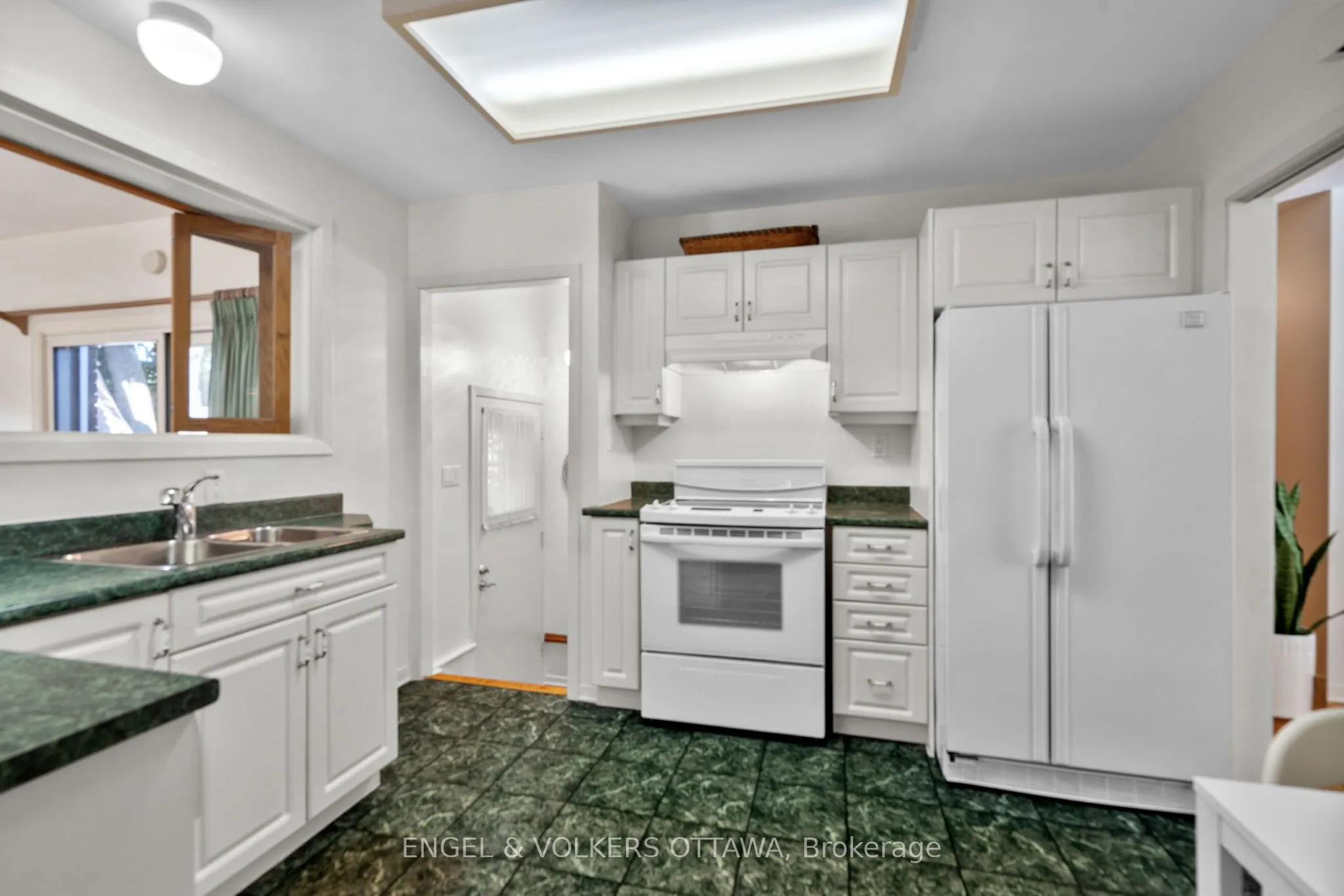 609 Blanchard Crescent