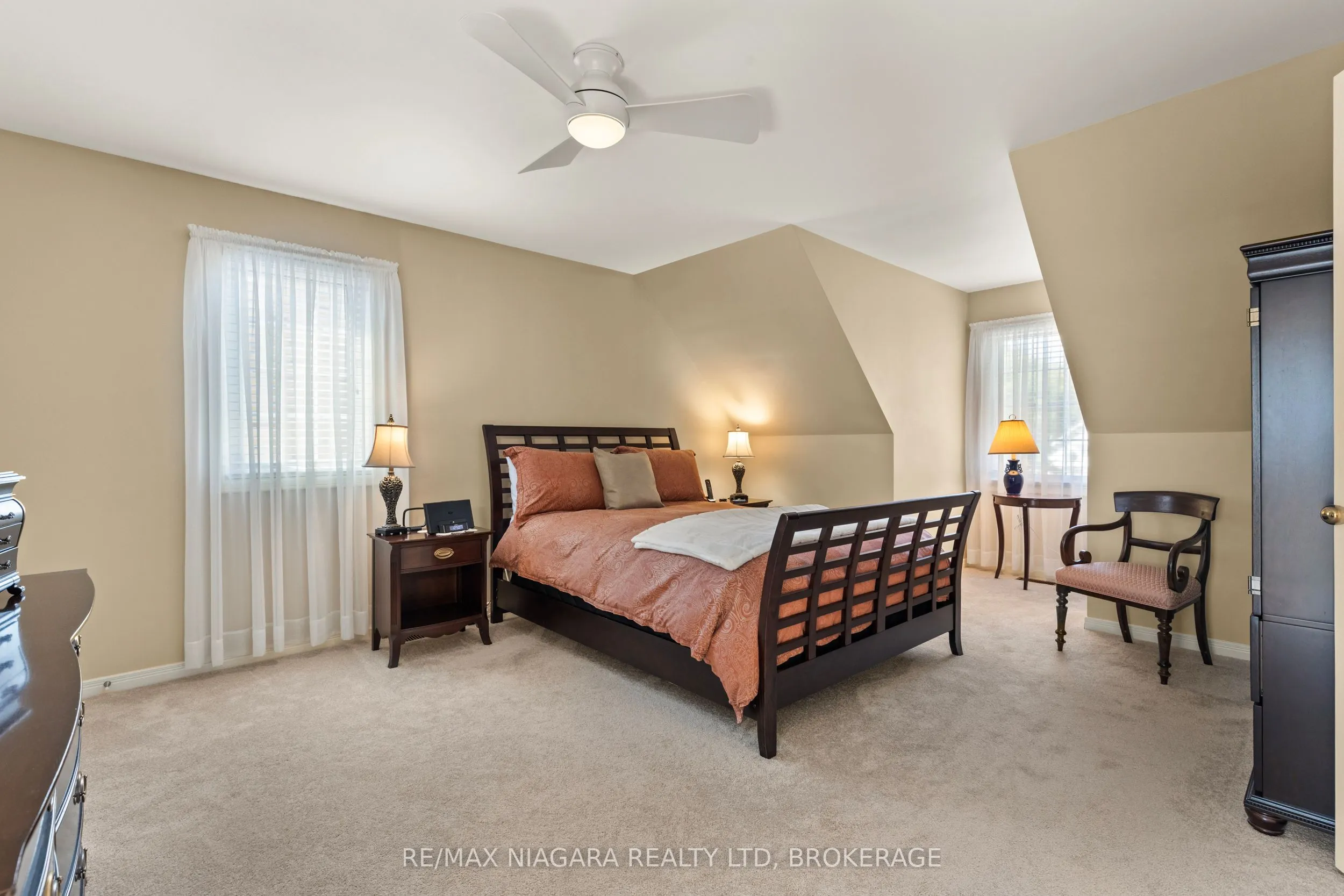 24 Golden Boulevard