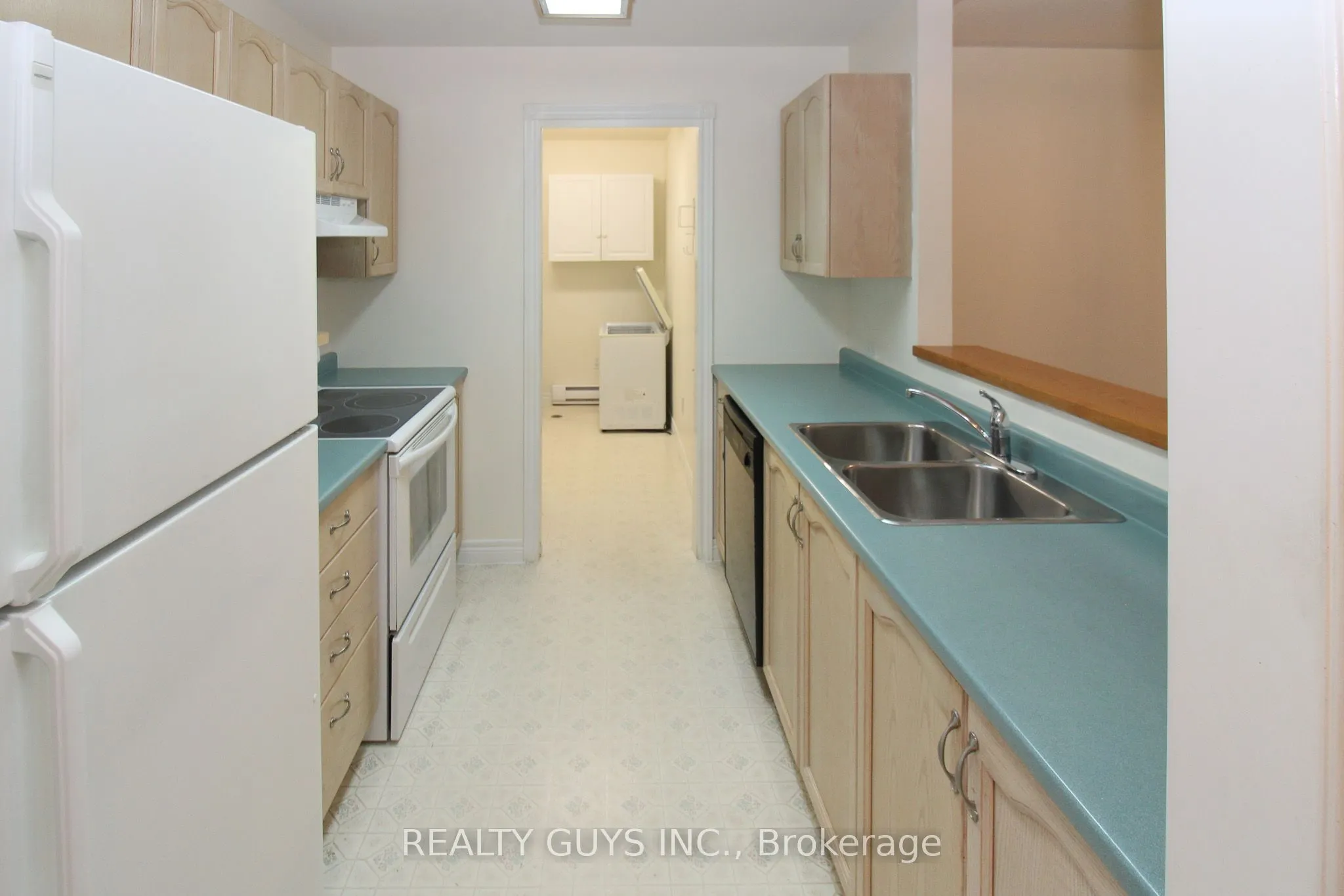 693 Whitaker Street, #4