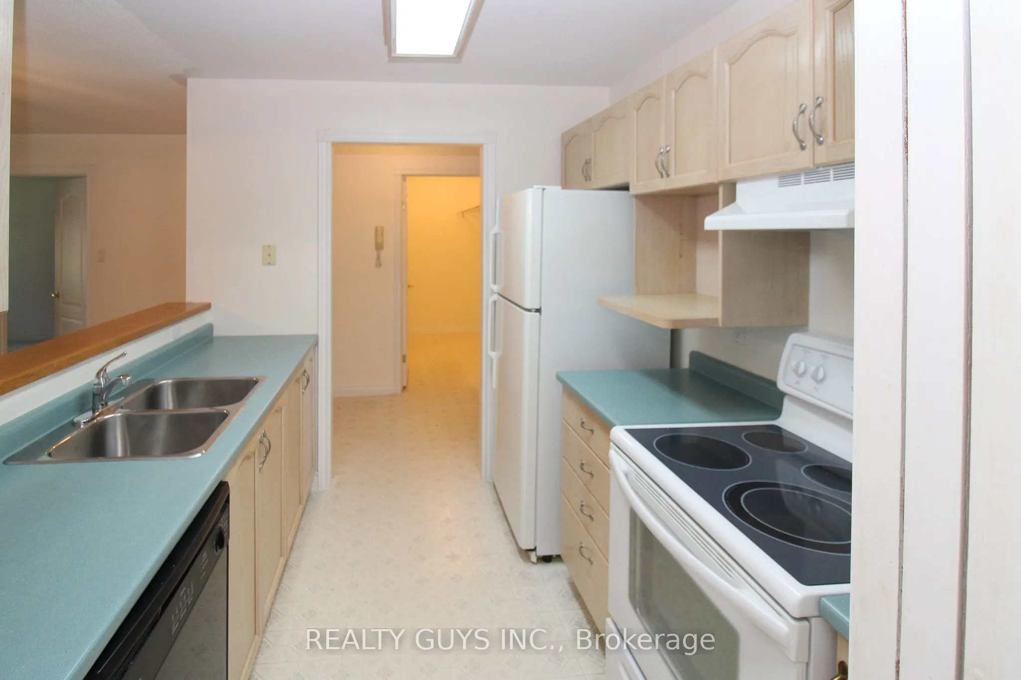 693 Whitaker Street, #4