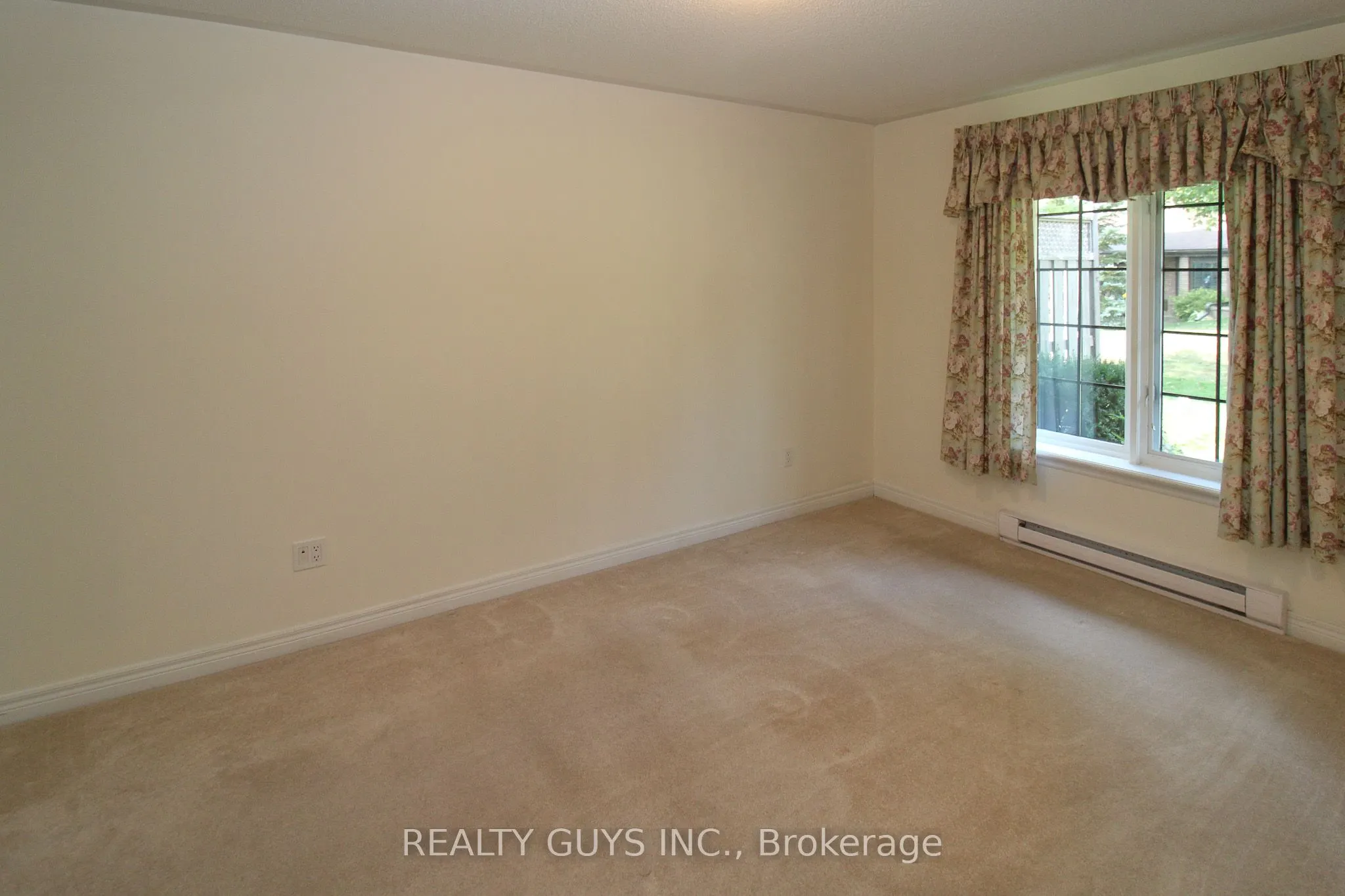 693 Whitaker Street, #4
