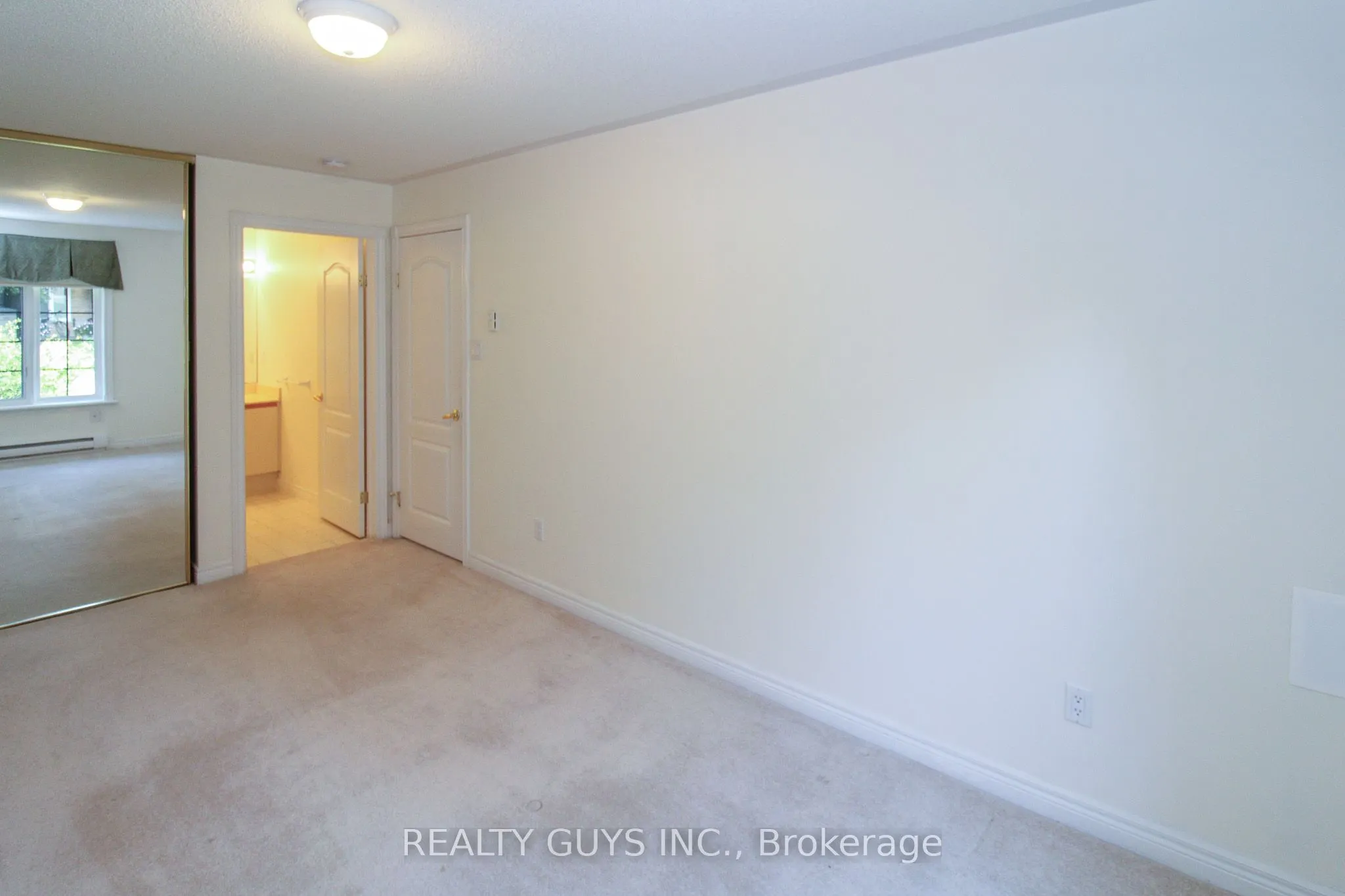 693 Whitaker Street, #4