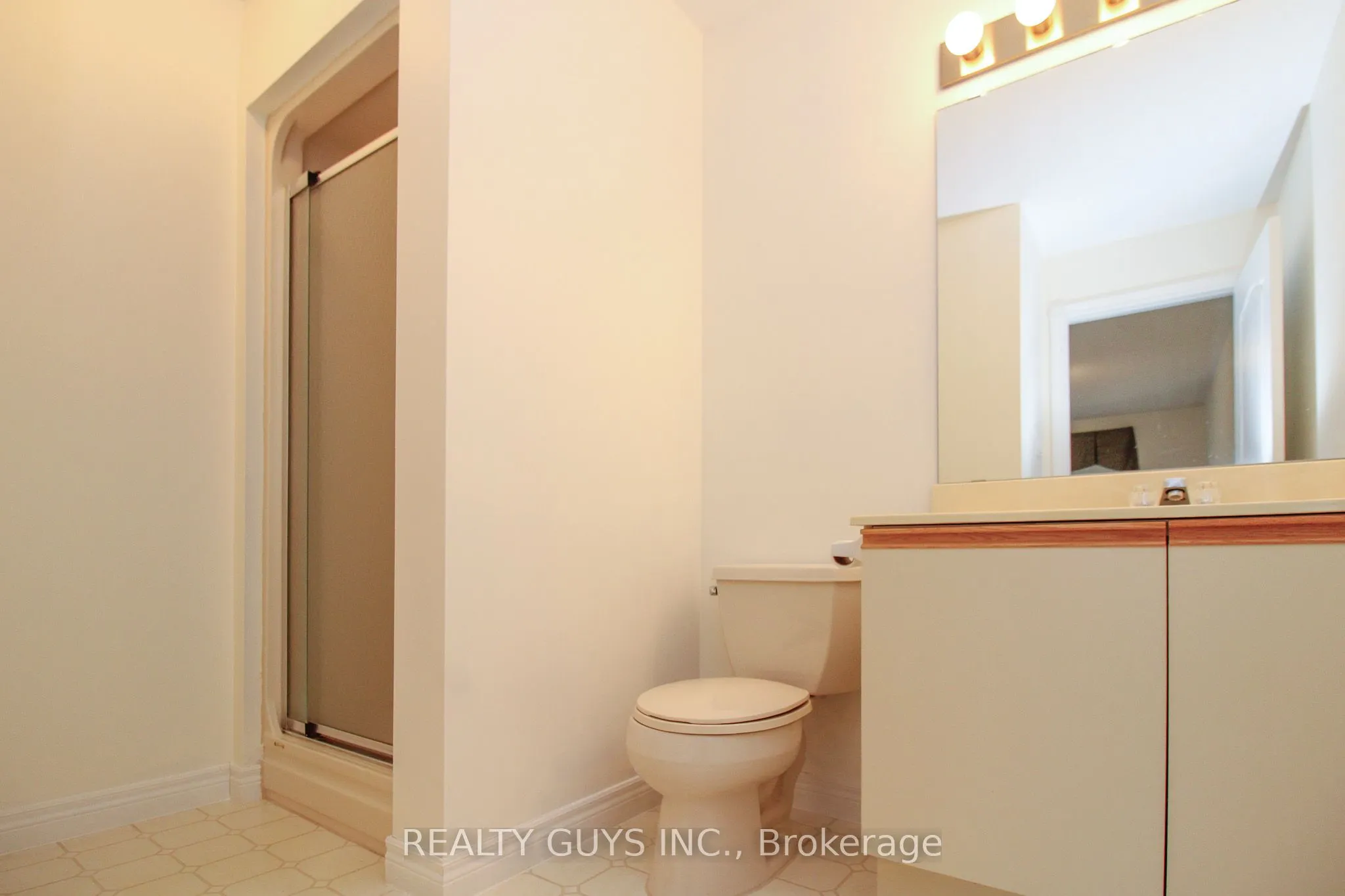 693 Whitaker Street, #4