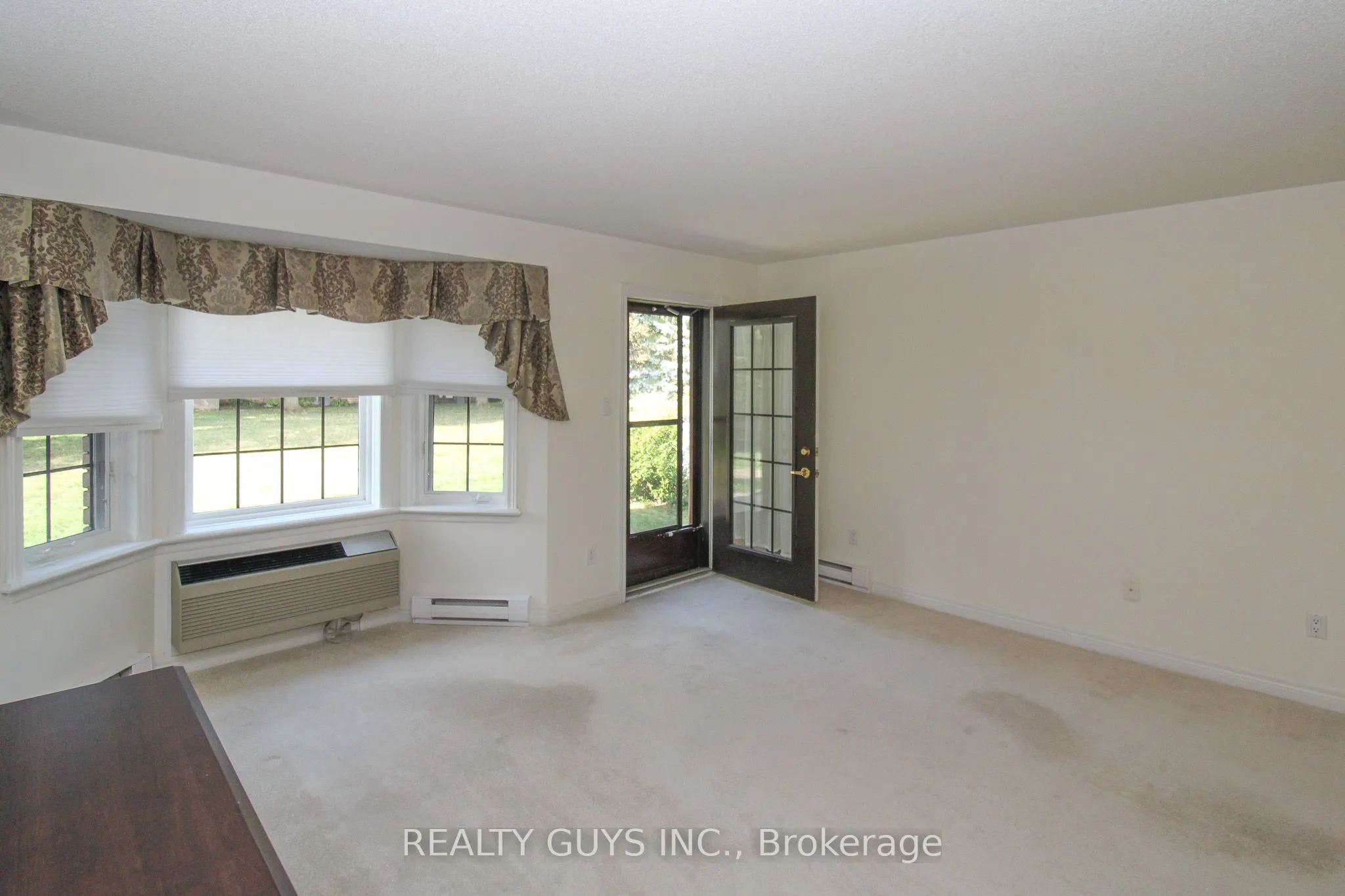 693 Whitaker Street, #4