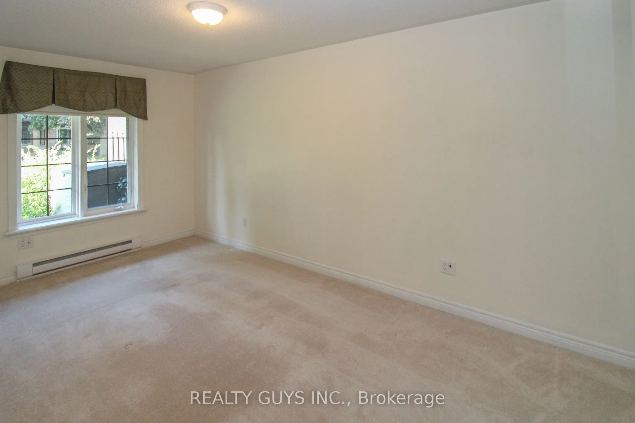 693 Whitaker Street, #4