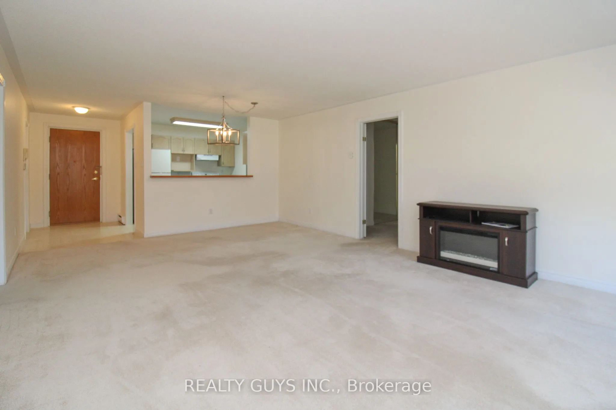 693 Whitaker Street, #4
