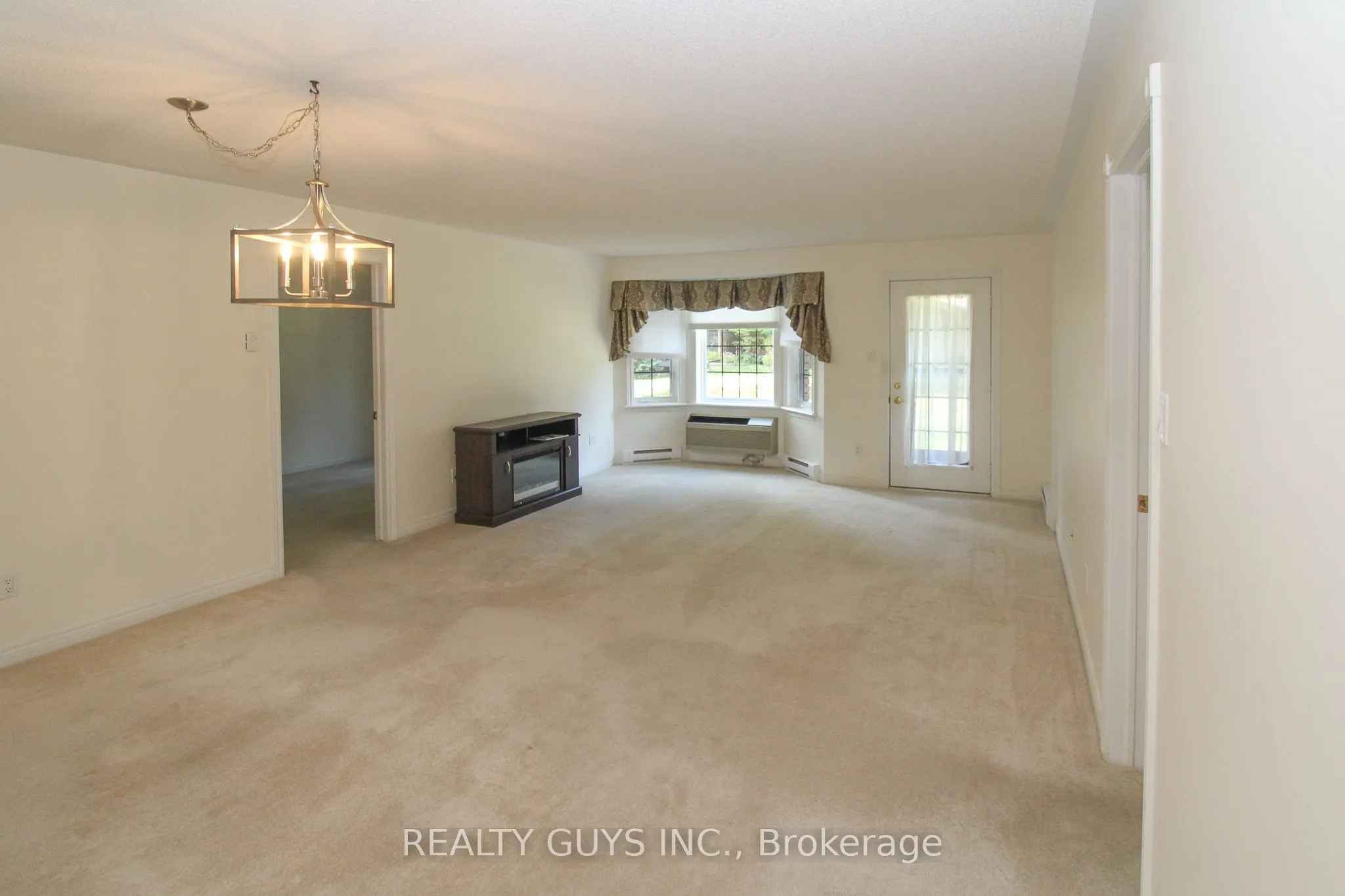 693 Whitaker Street, #4