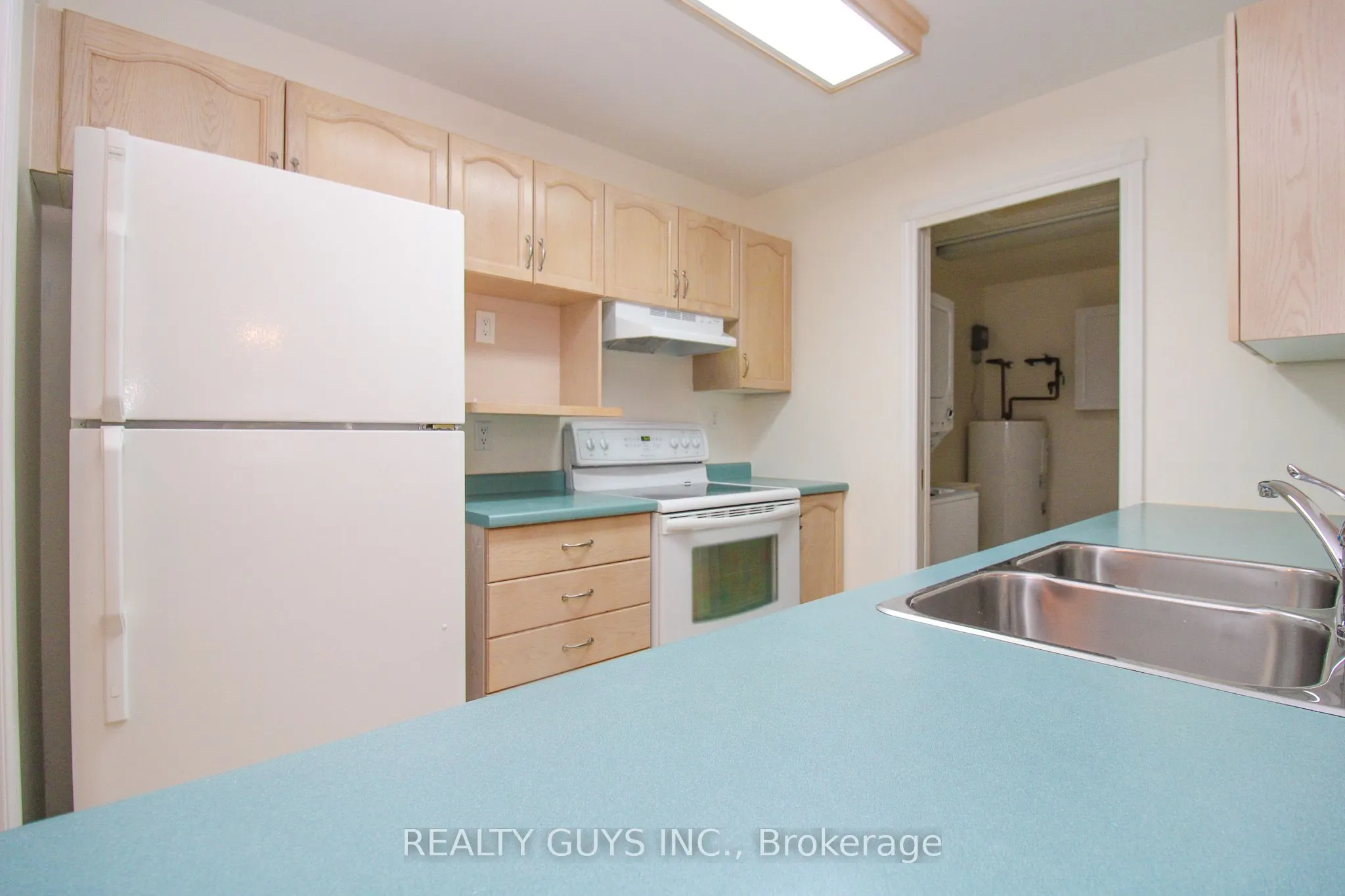 693 Whitaker Street, #4