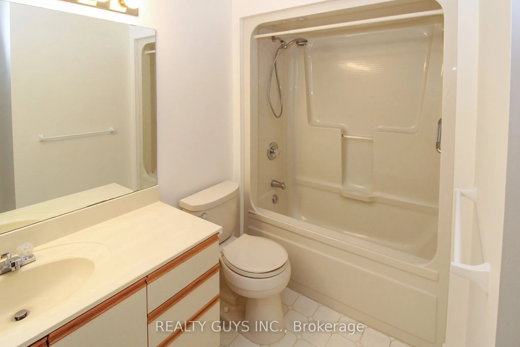 693 Whitaker Street, #4