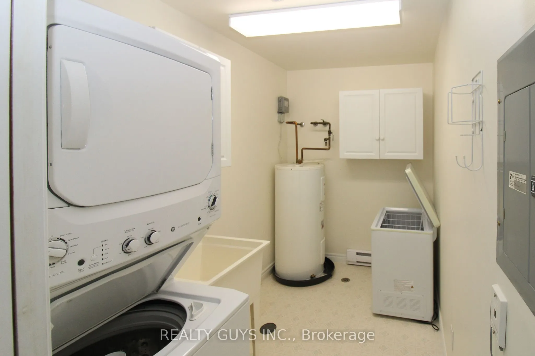 693 Whitaker Street, #4