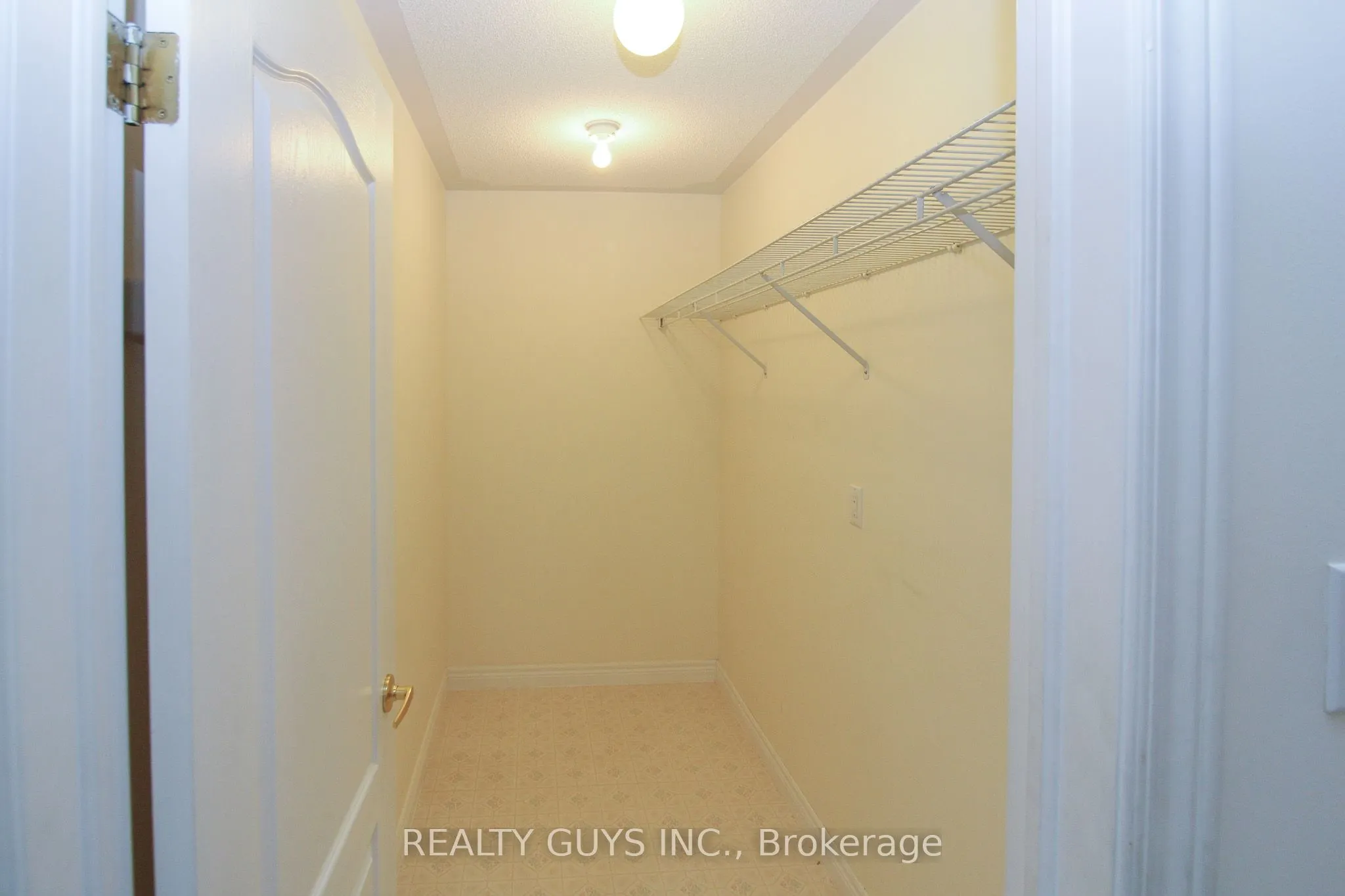 693 Whitaker Street, #4
