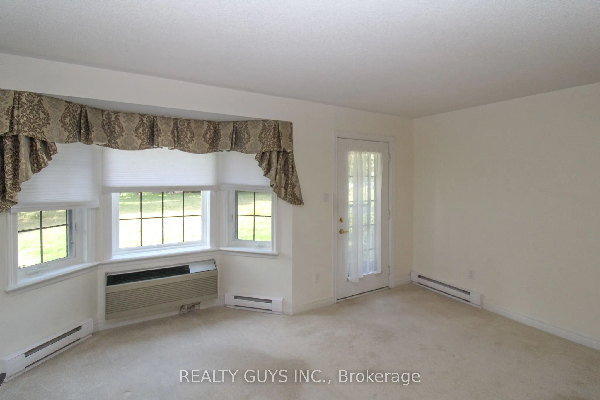 693 Whitaker Street, #4