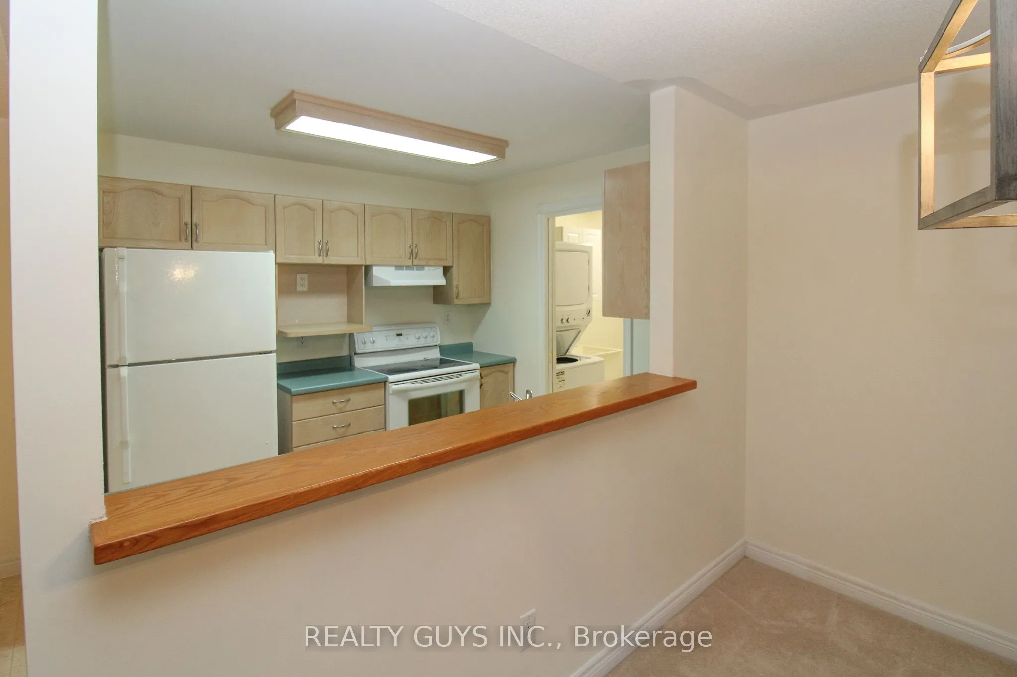 693 Whitaker Street, #4