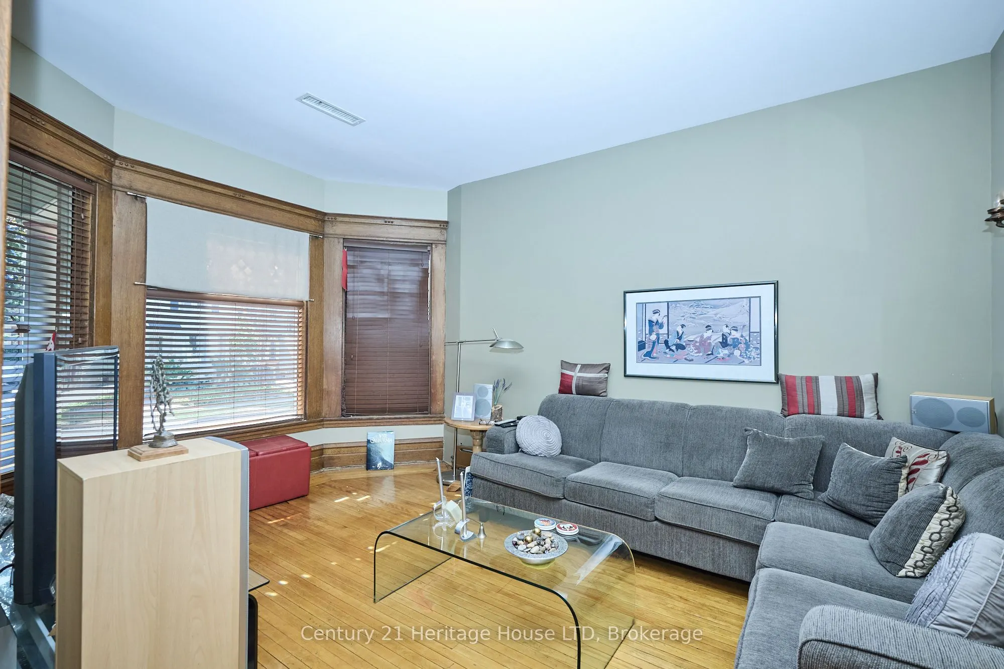 8 Montebello Place