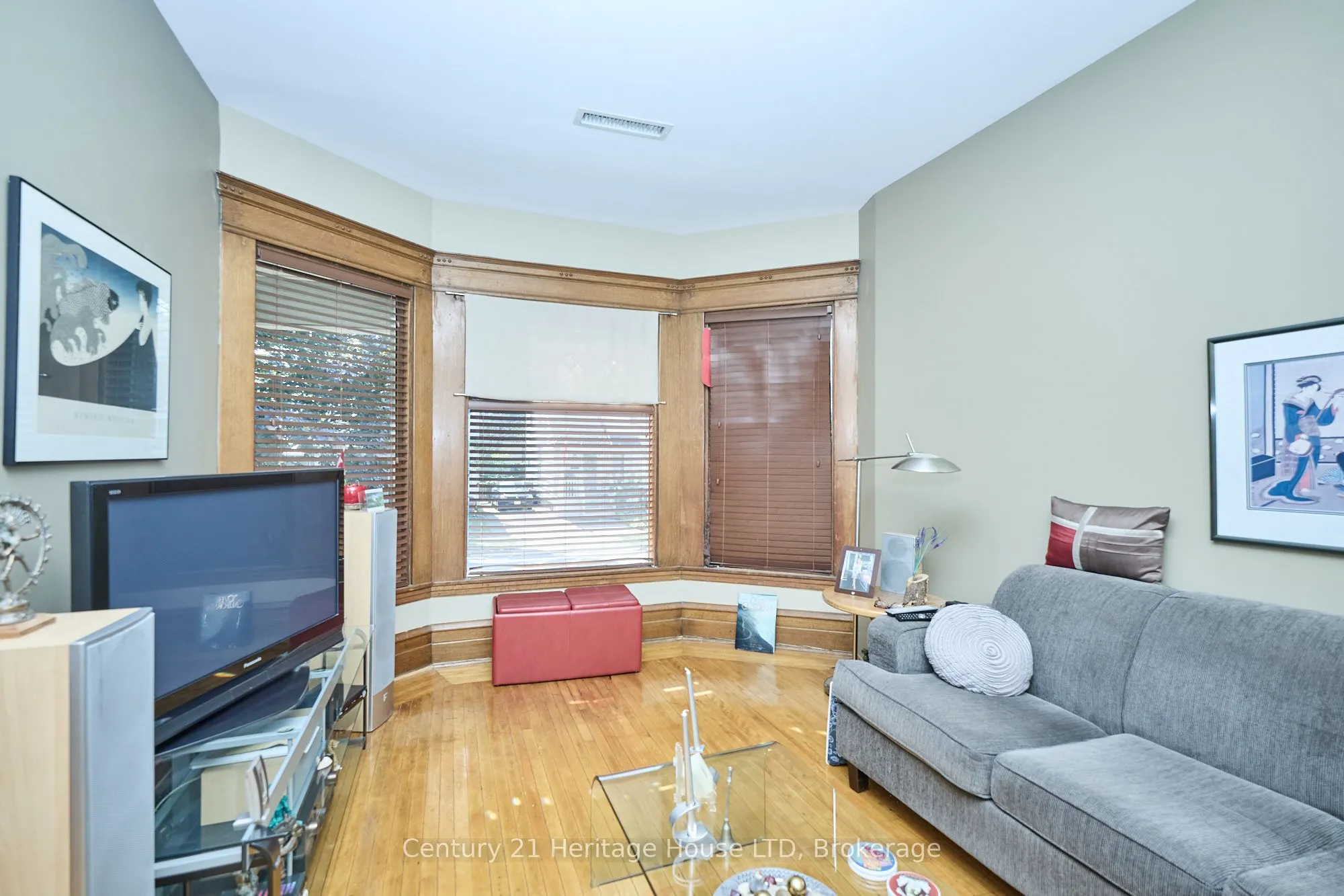8 Montebello Place