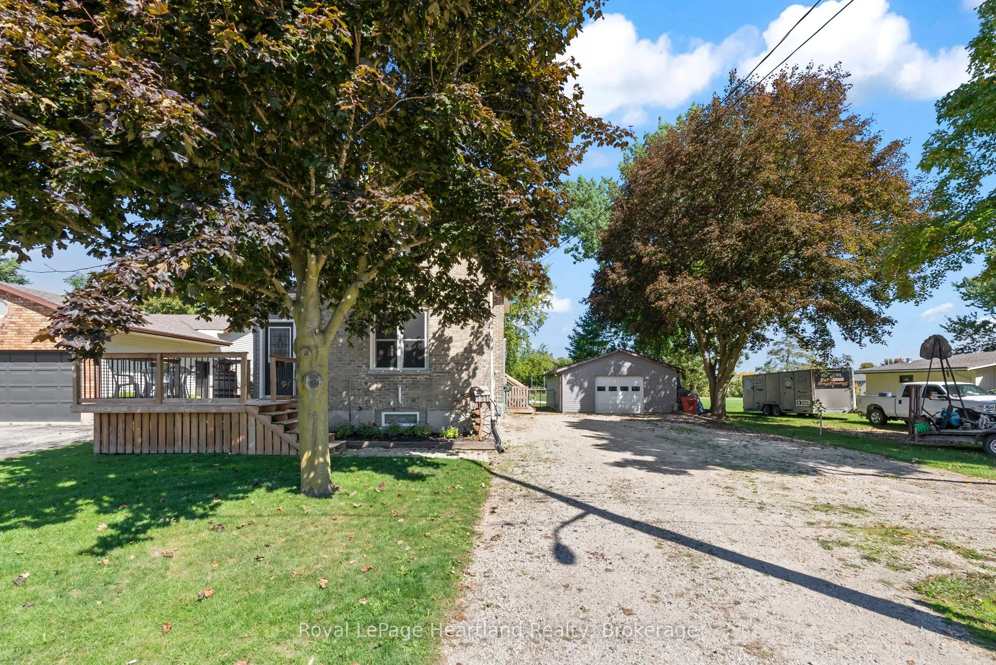 555 RAGLAN Street