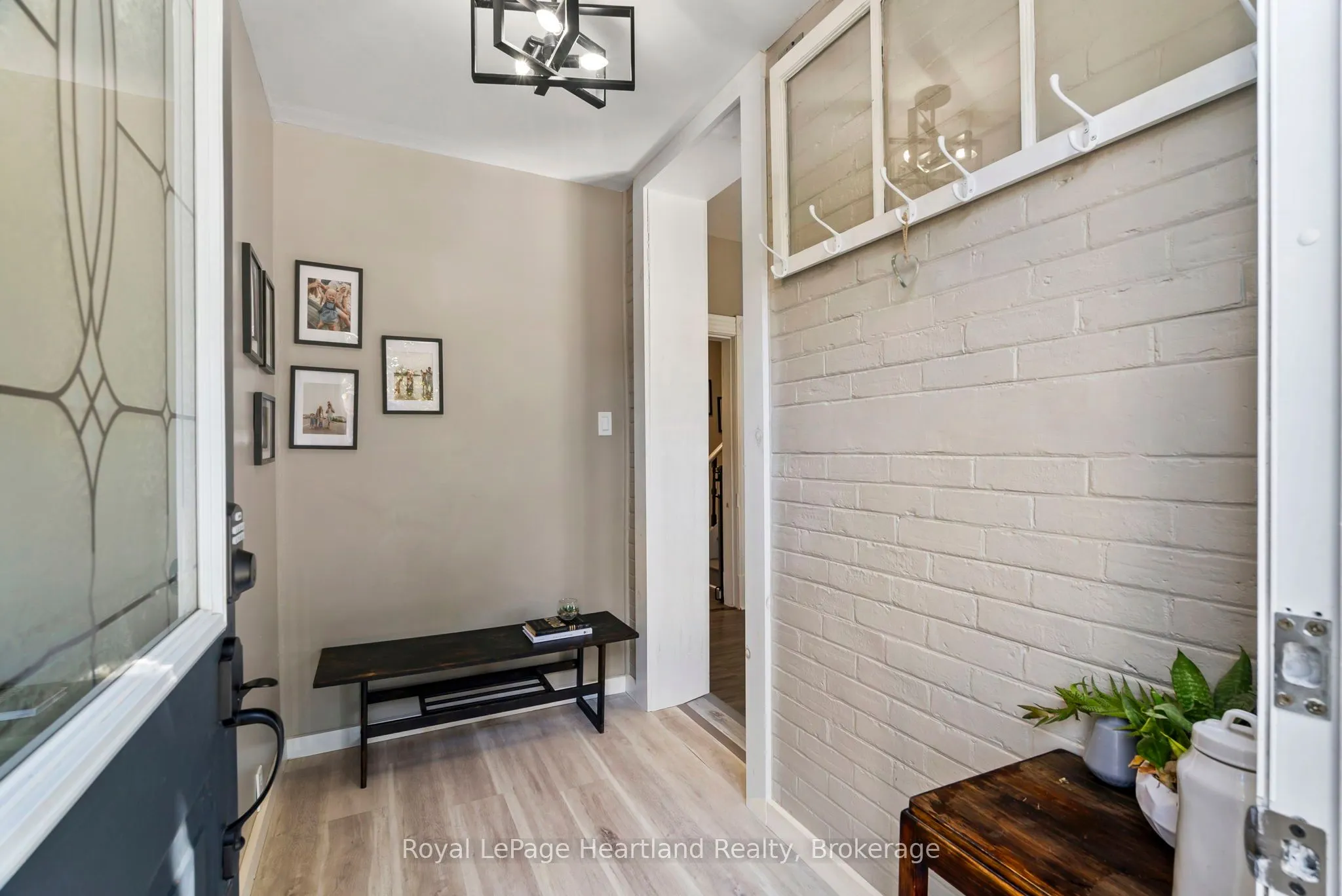 555 RAGLAN Street