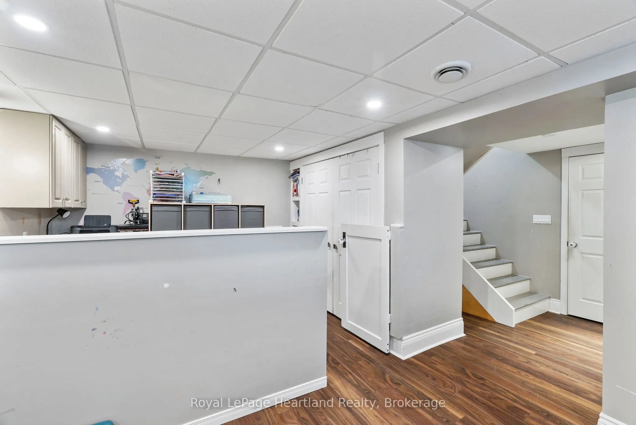 555 RAGLAN Street