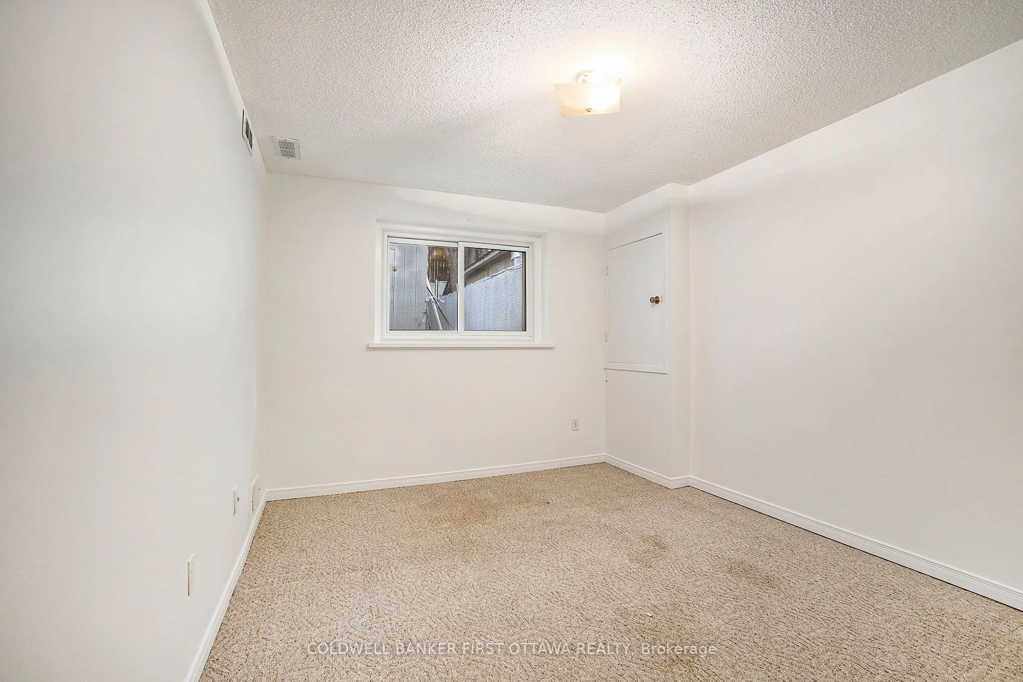 27 Ariel Court