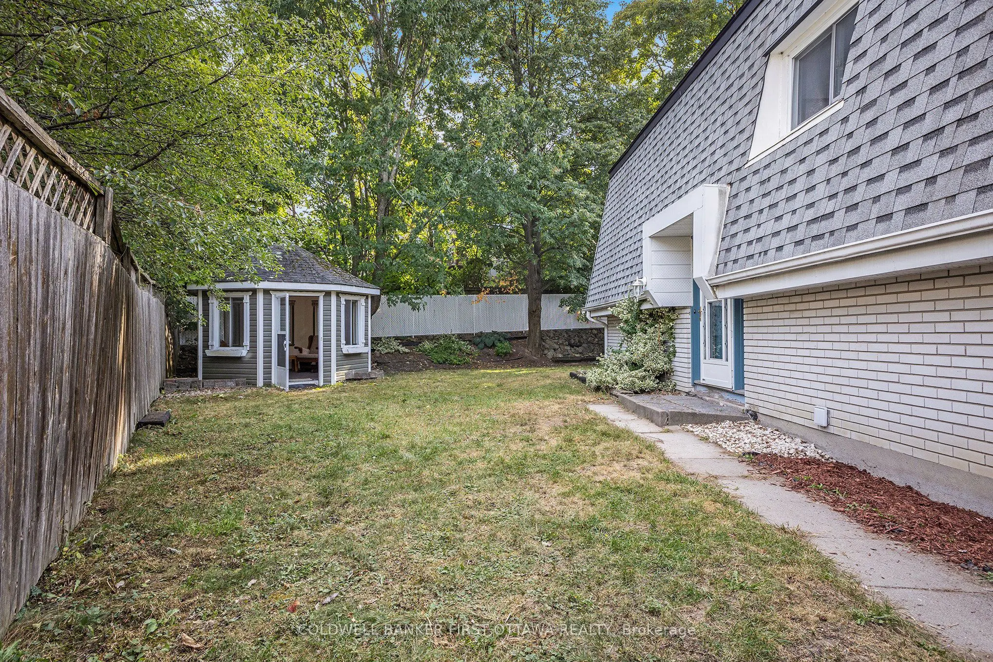 27 Ariel Court