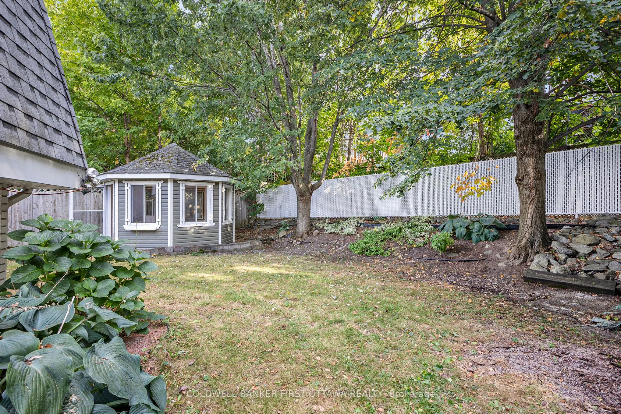 27 Ariel Court