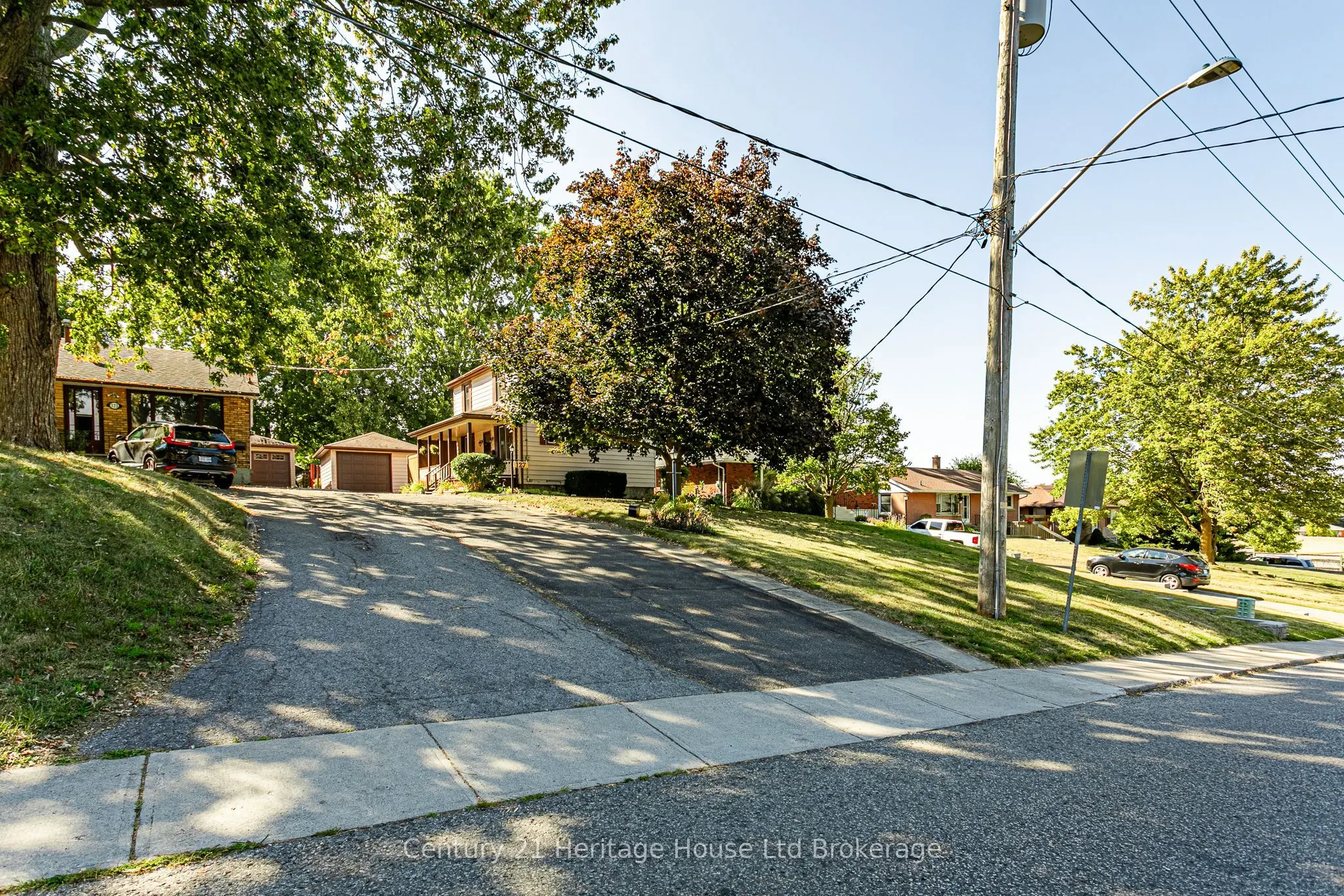 127 Clarke Street N