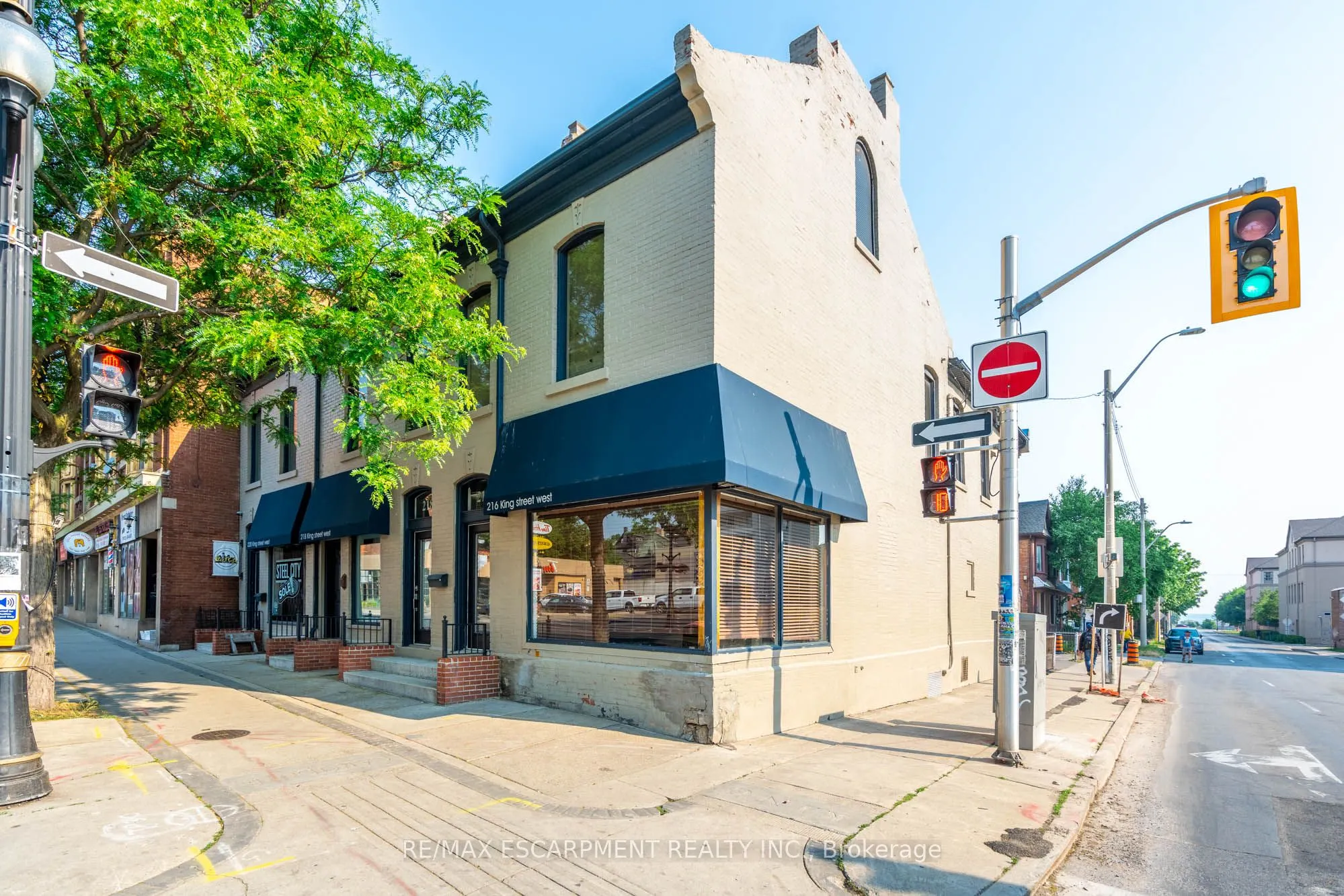 216-220 King Street W