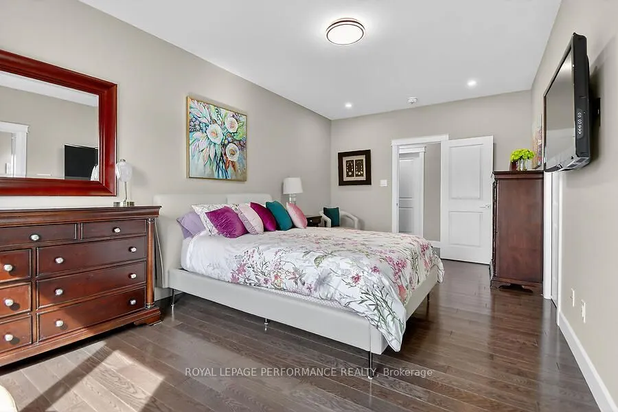 136 Sheppard Avenue