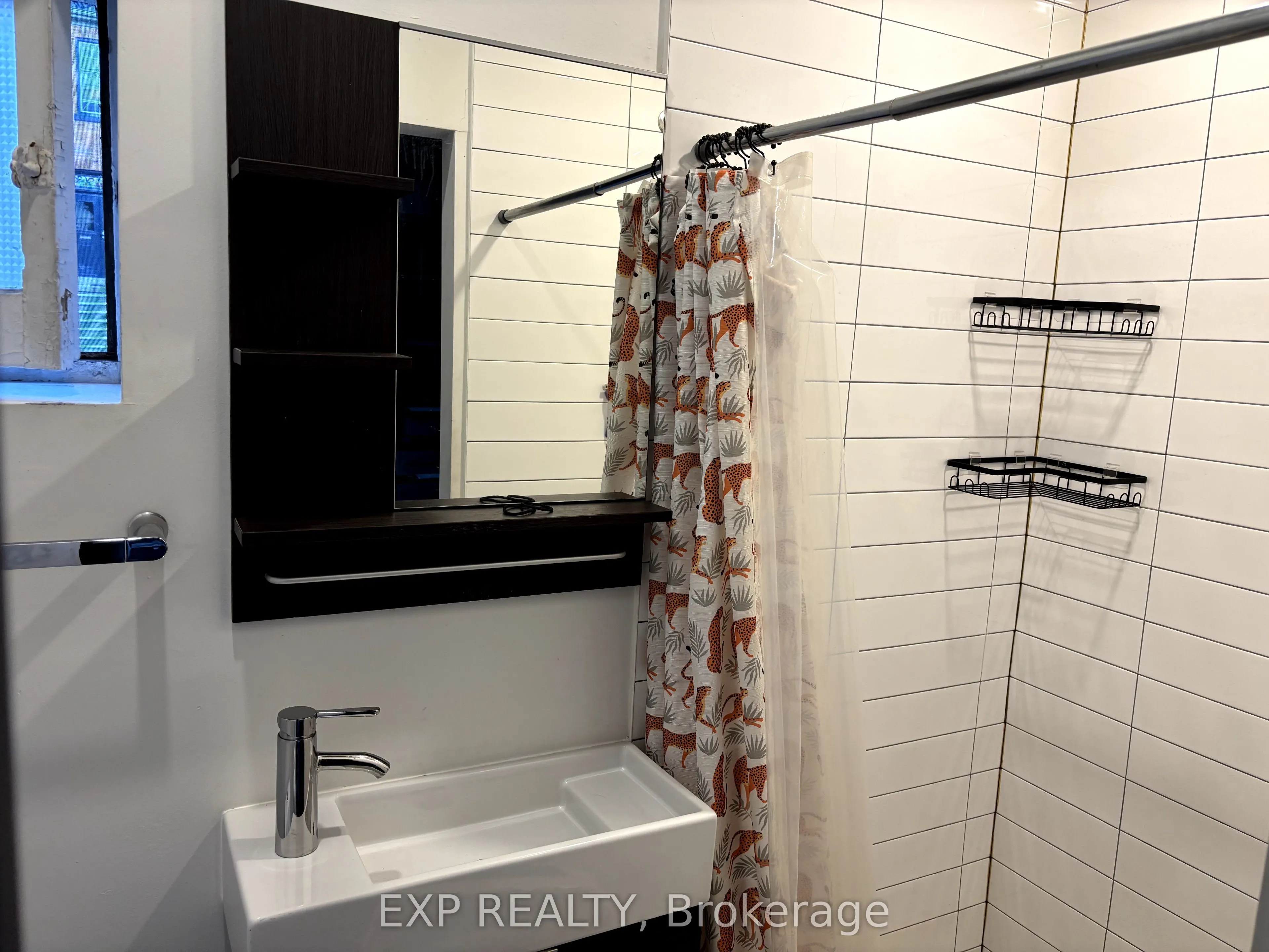 123 Macnab Street S, #4