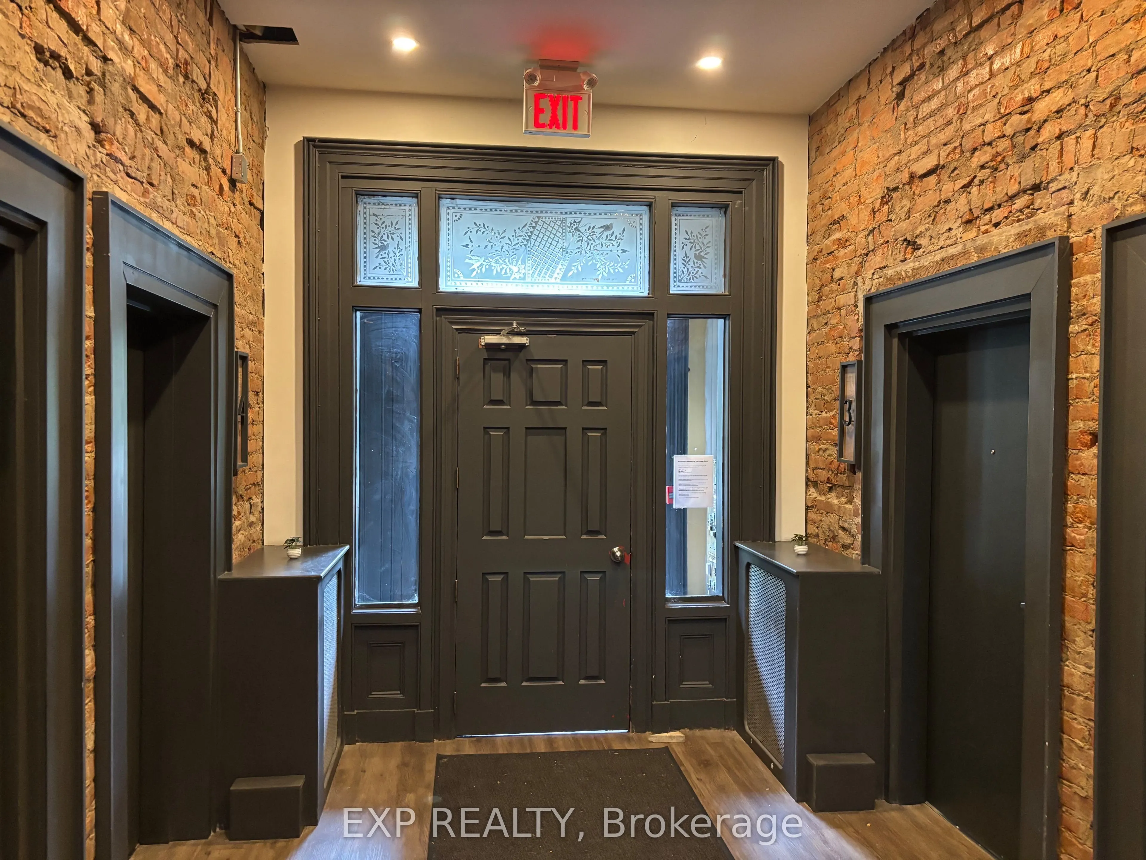 123 Macnab Street S, #4